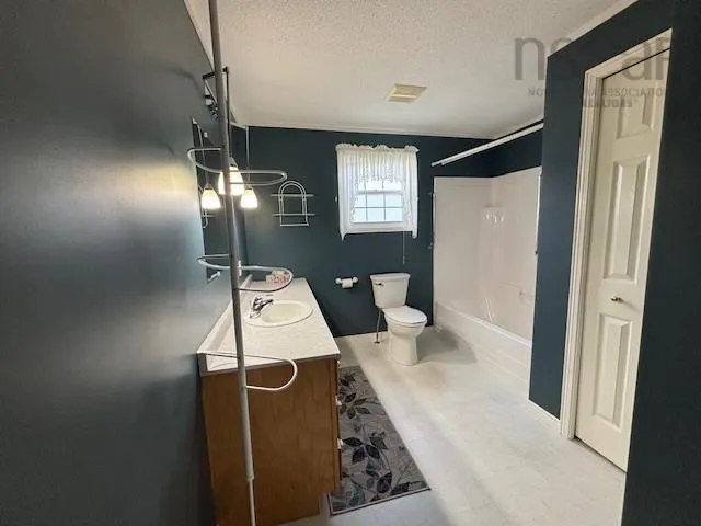 37 Belmont Drive, Bridgewater, NS B4V 4E6, 3 Bedrooms Bedrooms, ,2 BathroomsBathrooms,Residential,For Sale,Belmont,202518358
