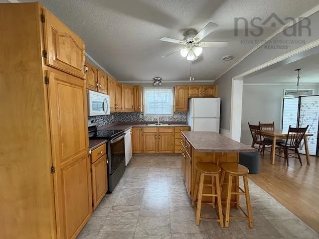 37 Belmont Drive, Bridgewater, NS B4V 4E6, 3 Bedrooms Bedrooms, ,2 BathroomsBathrooms,Residential,For Sale,Belmont,202518358