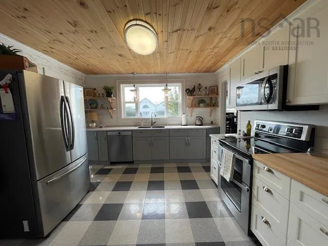 53 William Street, Yarmouth, NS B5A 1Y4, 4 Bedrooms Bedrooms, ,2 BathroomsBathrooms,Residential,For Sale,William,202522939