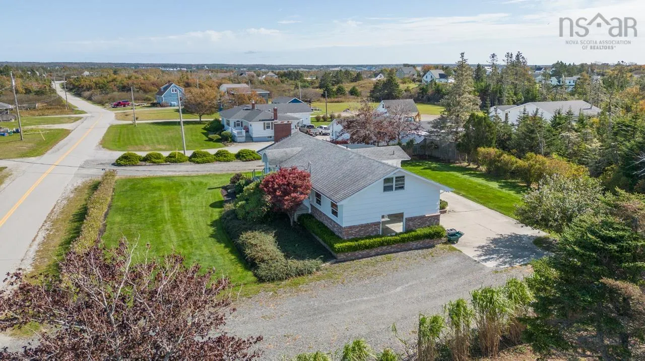 89 Pond Road, Lower West Pubnico, NS B0W 2C0, 4 Bedrooms Bedrooms, ,2 BathroomsBathrooms,Residential,For Sale,Pond,202519253