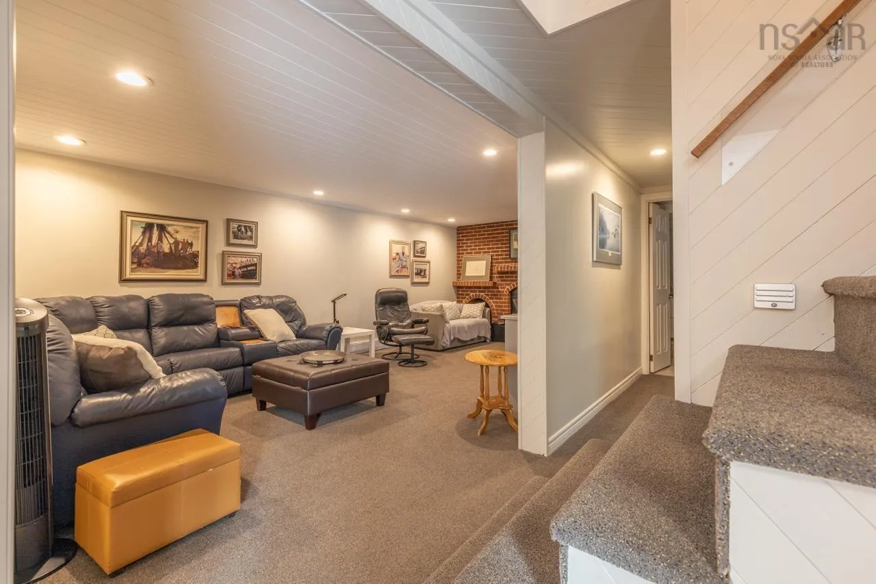 89 Pond Road, Lower West Pubnico, NS B0W 2C0, 4 Bedrooms Bedrooms, ,2 BathroomsBathrooms,Residential,For Sale,Pond,202519253