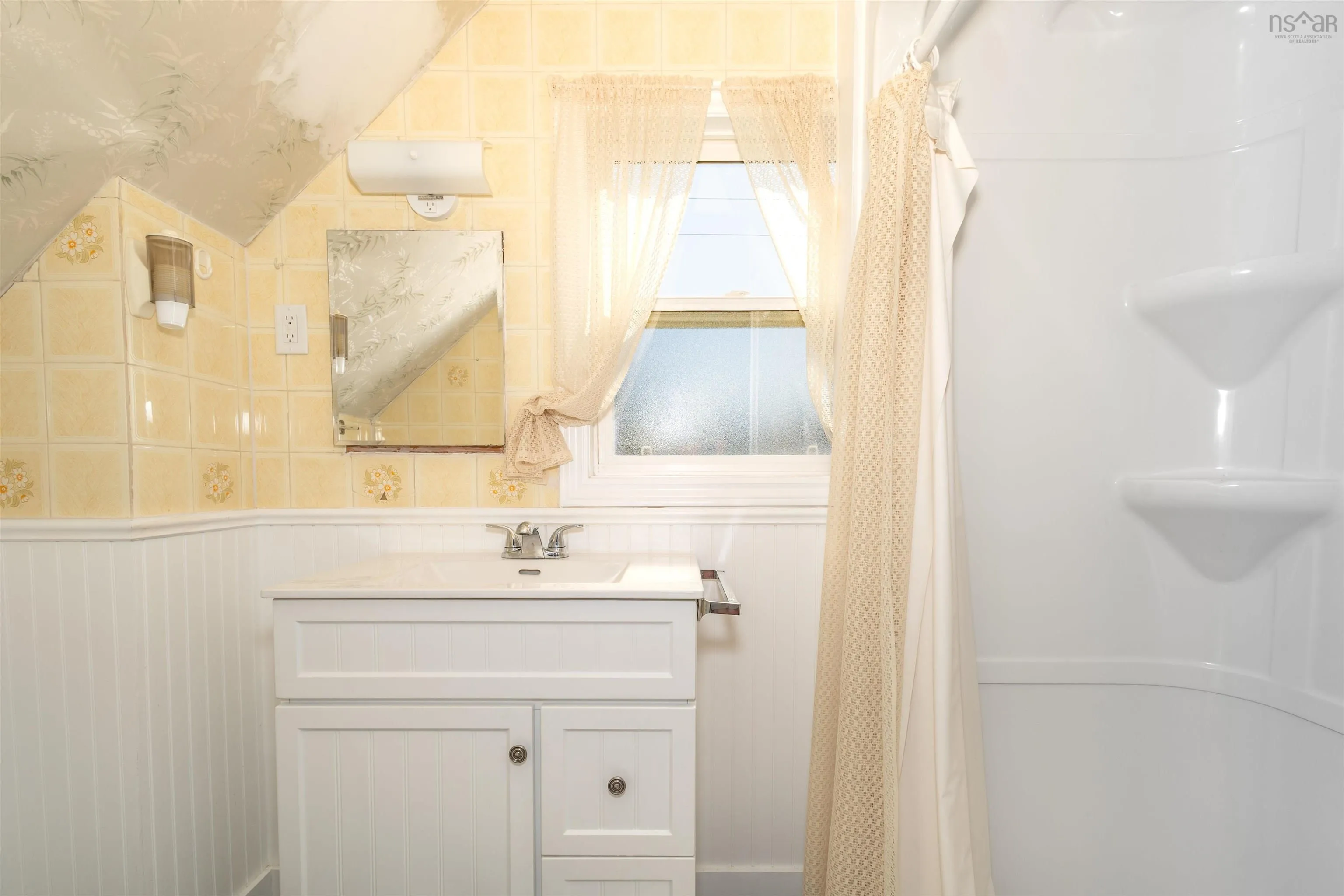 1373 Victoria Road, Sydney, NS B1N 2W9, 3 Bedrooms Bedrooms, ,1 BathroomBathrooms,Residential,For Sale,Victoria,202518166