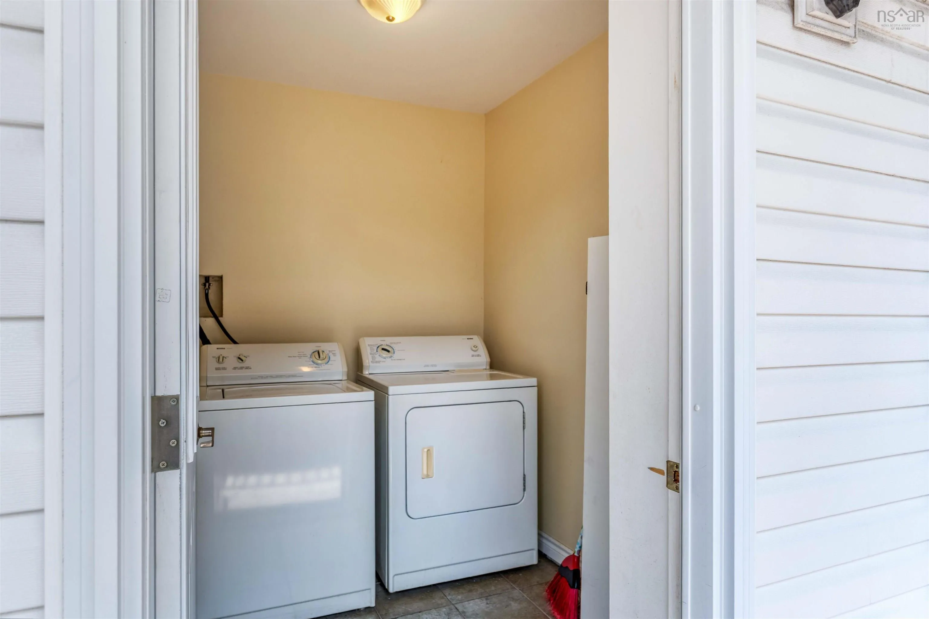 78 Second Avenue, Digby, NS B0V 1A0, 7 Bedrooms Bedrooms, ,Residential Income,For Sale,Second,202521037