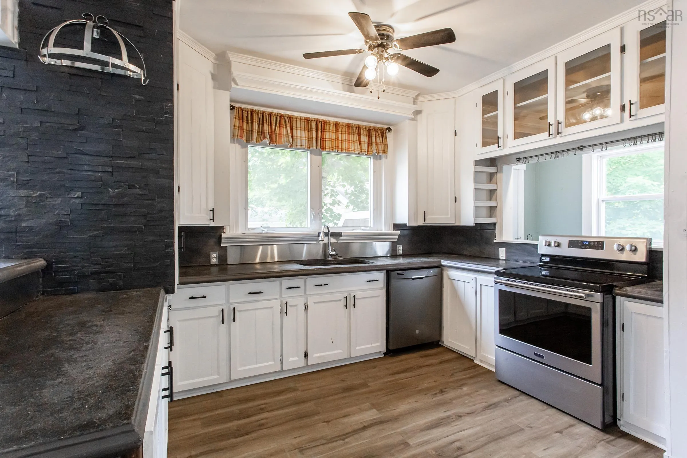 17 Queen Street, Middleton Ns B0s 1p0, 5 Bedrooms Bedrooms, ,3 BathroomsBathrooms,Residential,For Sale,Queen,202507931