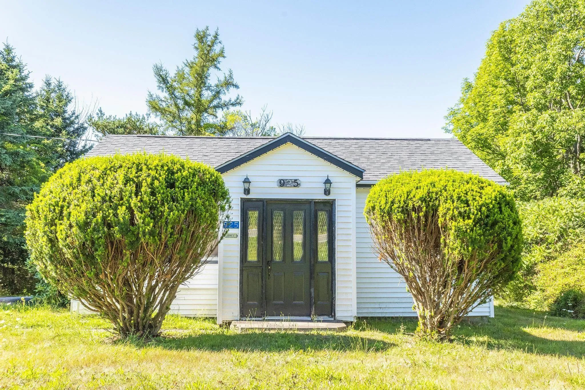925 1 Highway, Deep Brook, NS B0S 1J0, 2 Bedrooms Bedrooms, ,1 BathroomBathrooms,Residential,For Sale,1,202520965