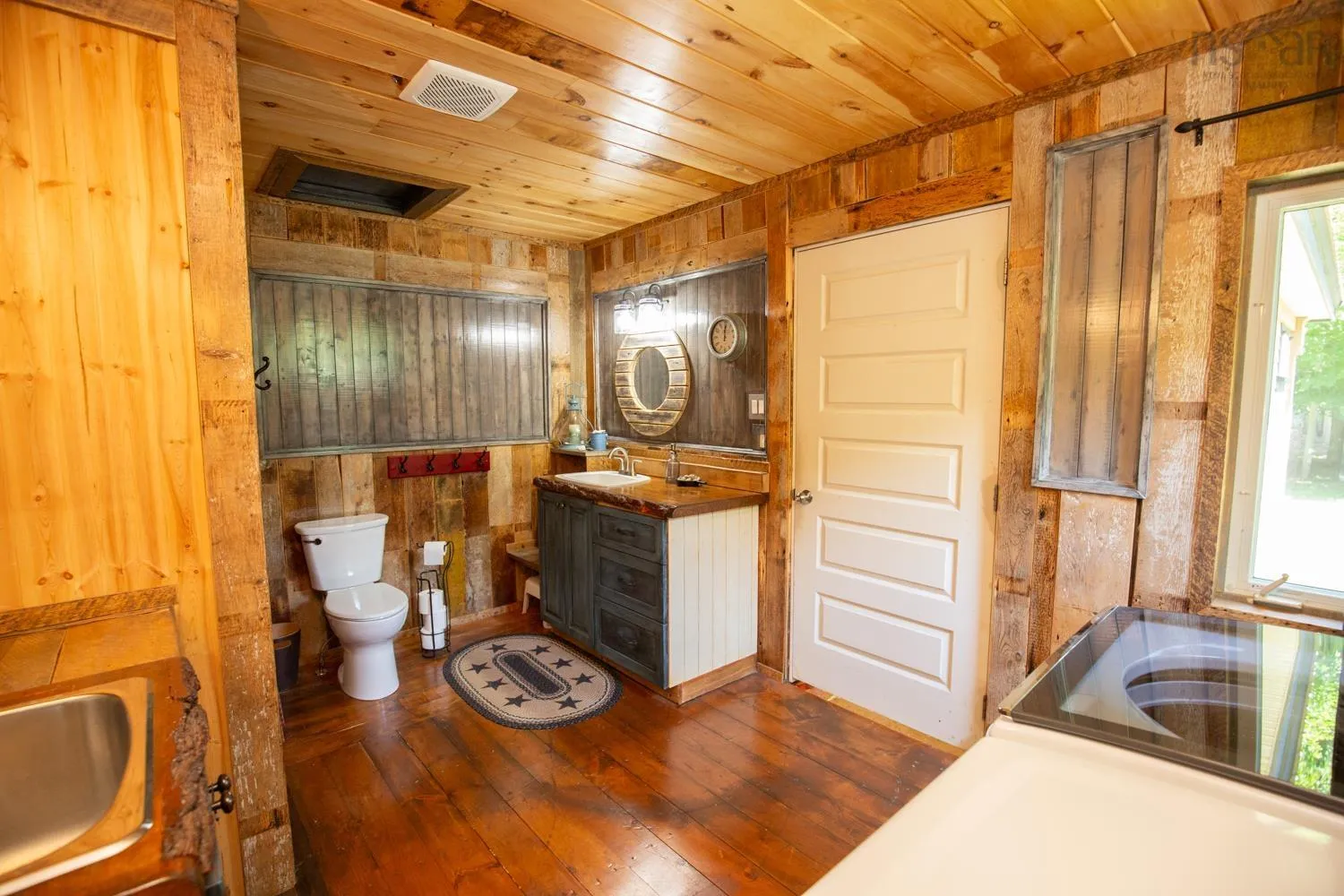 121 Smith Avenue, Truro, NS B2N 1C6, 5 Bedrooms Bedrooms, ,3 BathroomsBathrooms,Residential,For Sale,Smith,202515939