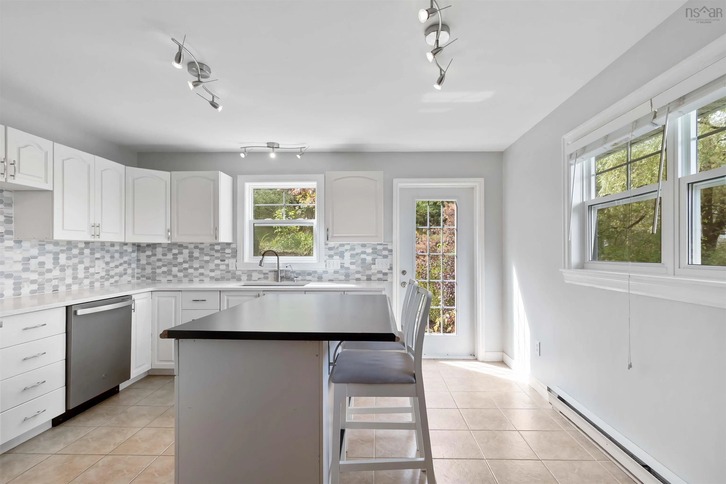 28 Flinns Hill, Bedford, NS B4A 3S8, 4 Bedrooms Bedrooms, ,3 BathroomsBathrooms,Residential,For Sale,Flinns Hill,202522996