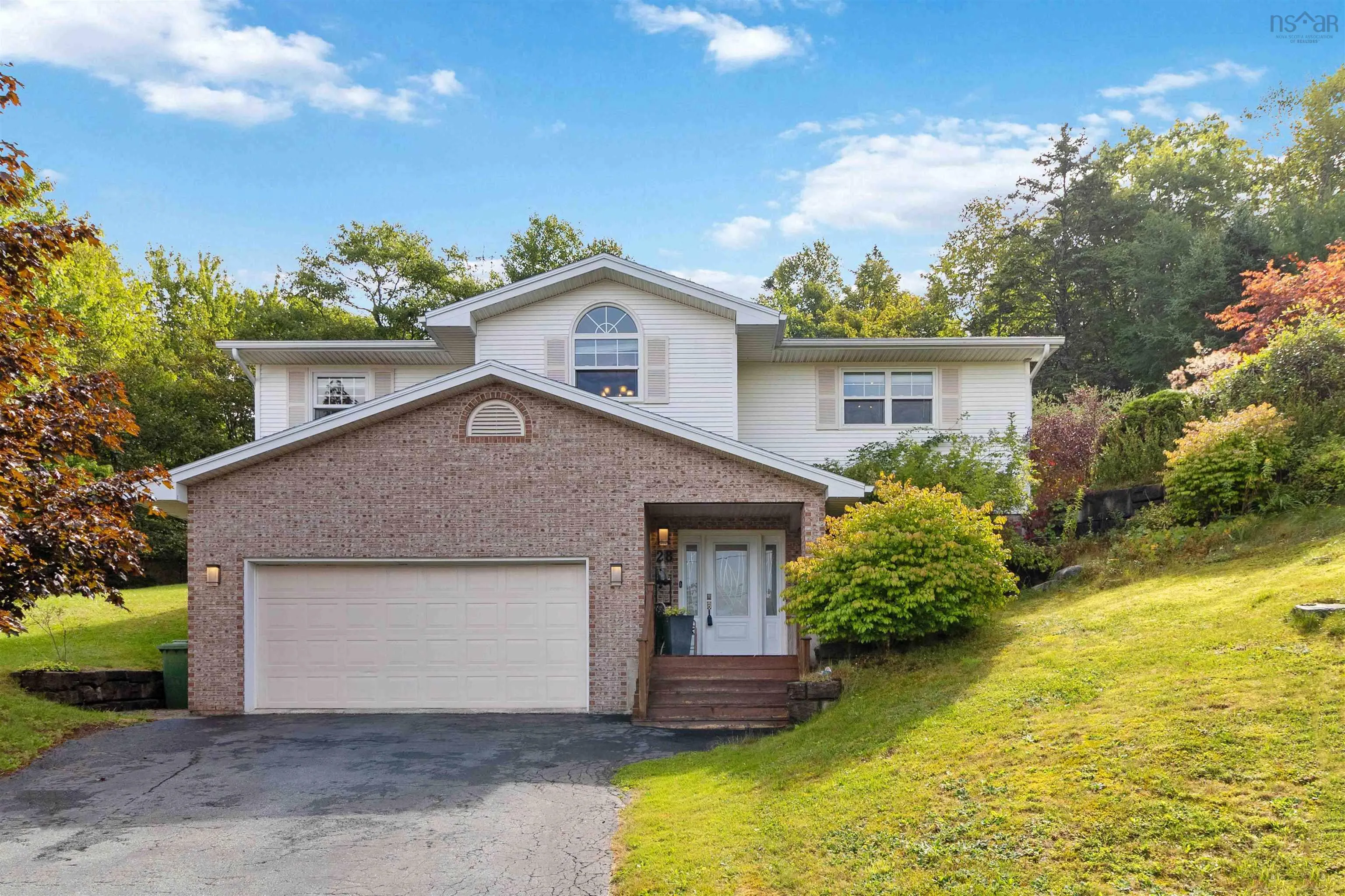 28 Flinns Hill, Bedford, NS B4A 3S8, 4 Bedrooms Bedrooms, ,3 BathroomsBathrooms,Residential,For Sale,Flinns Hill,202522996