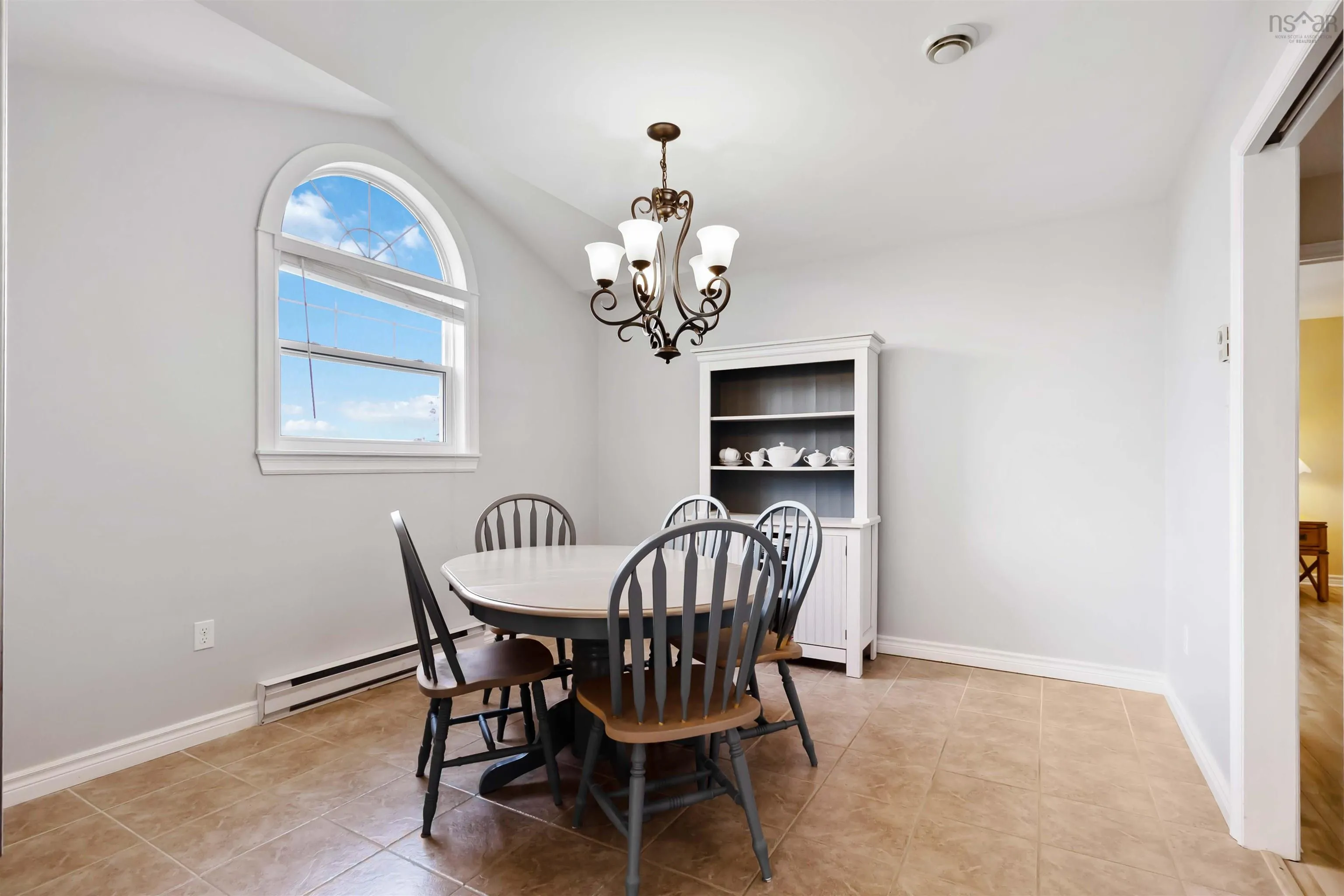 28 Flinns Hill, Bedford, NS B4A 3S8, 4 Bedrooms Bedrooms, ,3 BathroomsBathrooms,Residential,For Sale,Flinns Hill,202522996