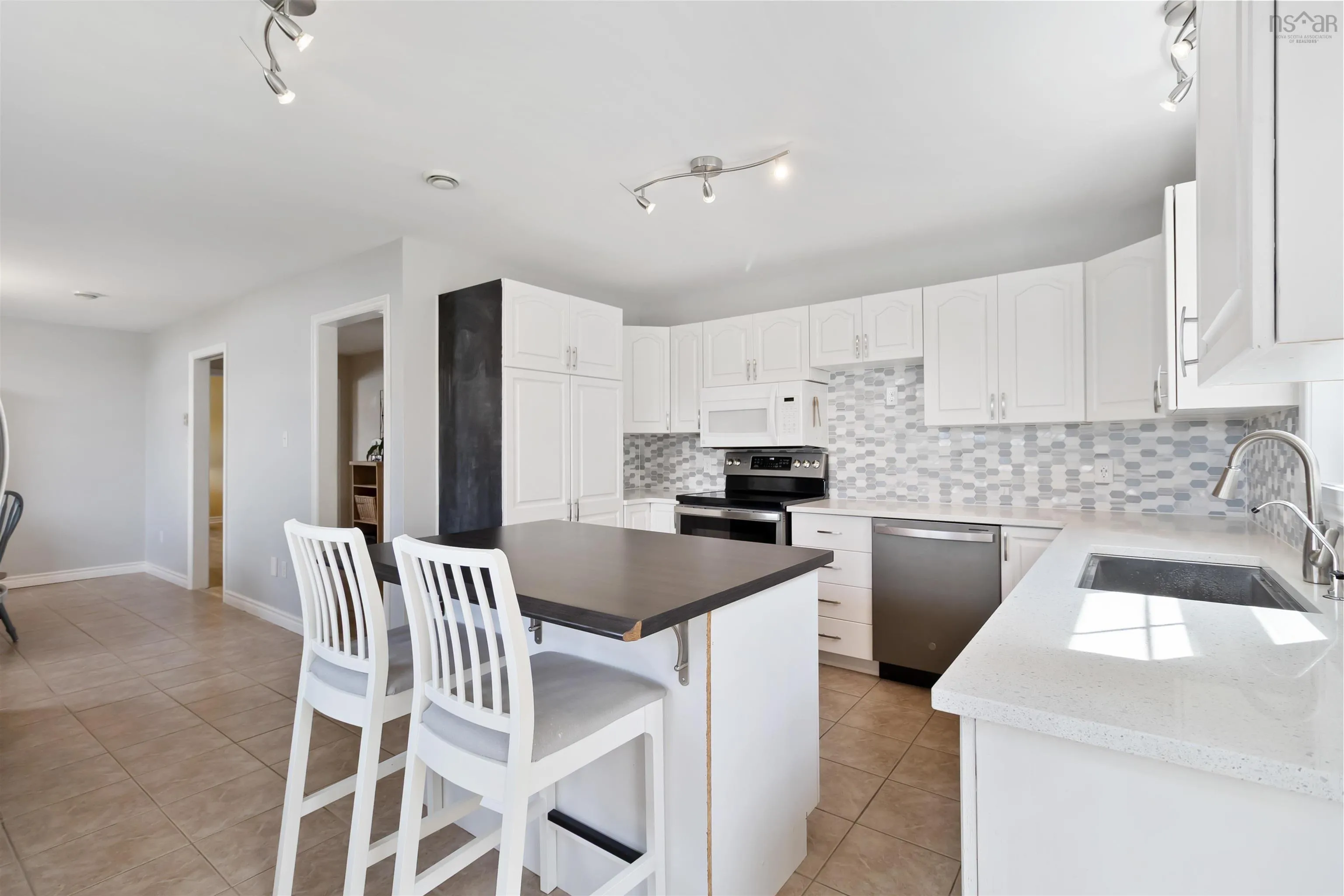 28 Flinns Hill, Bedford, NS B4A 3S8, 4 Bedrooms Bedrooms, ,3 BathroomsBathrooms,Residential,For Sale,Flinns Hill,202522996