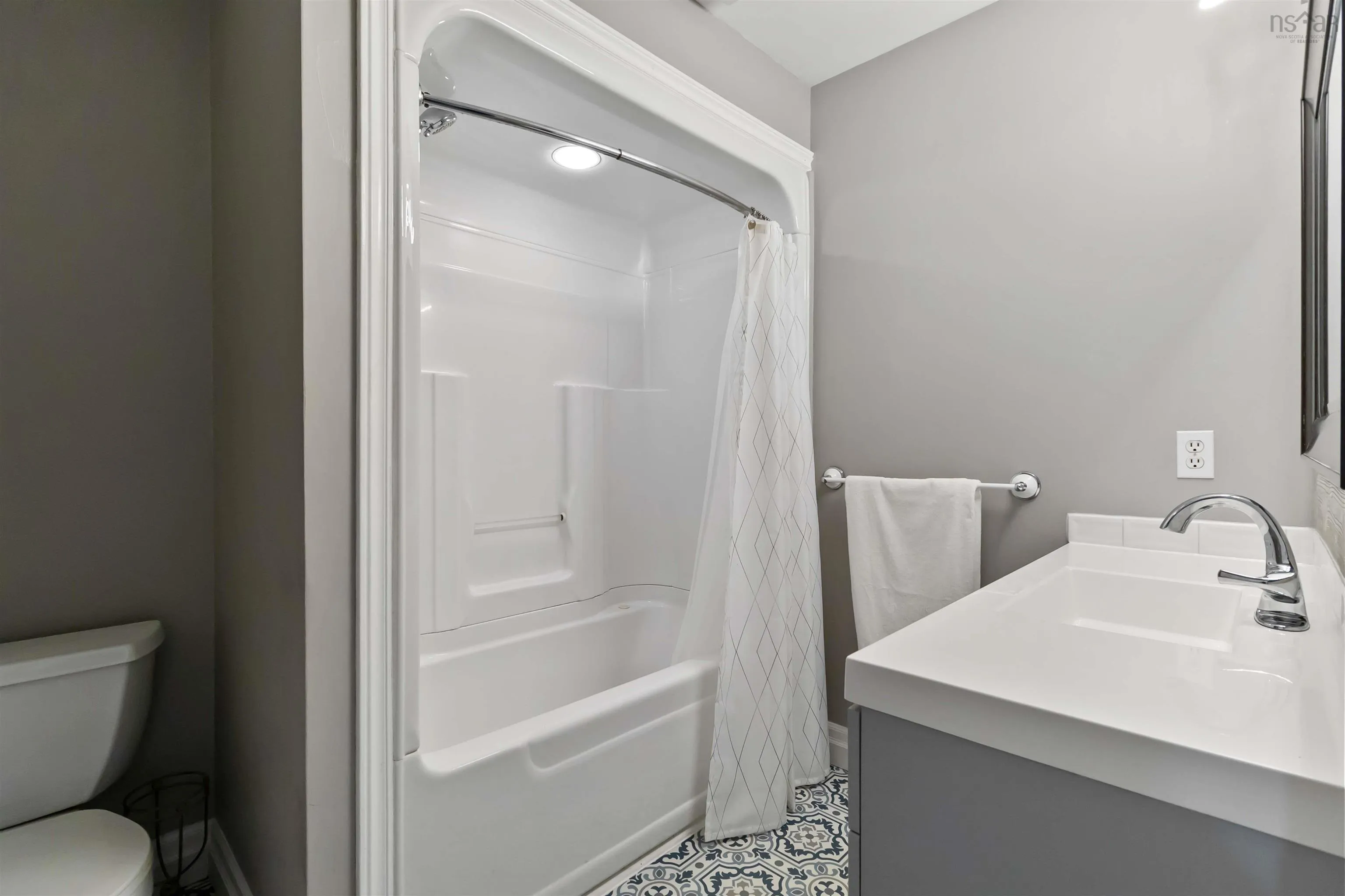 28 Flinns Hill, Bedford, NS B4A 3S8, 4 Bedrooms Bedrooms, ,3 BathroomsBathrooms,Residential,For Sale,Flinns Hill,202522996