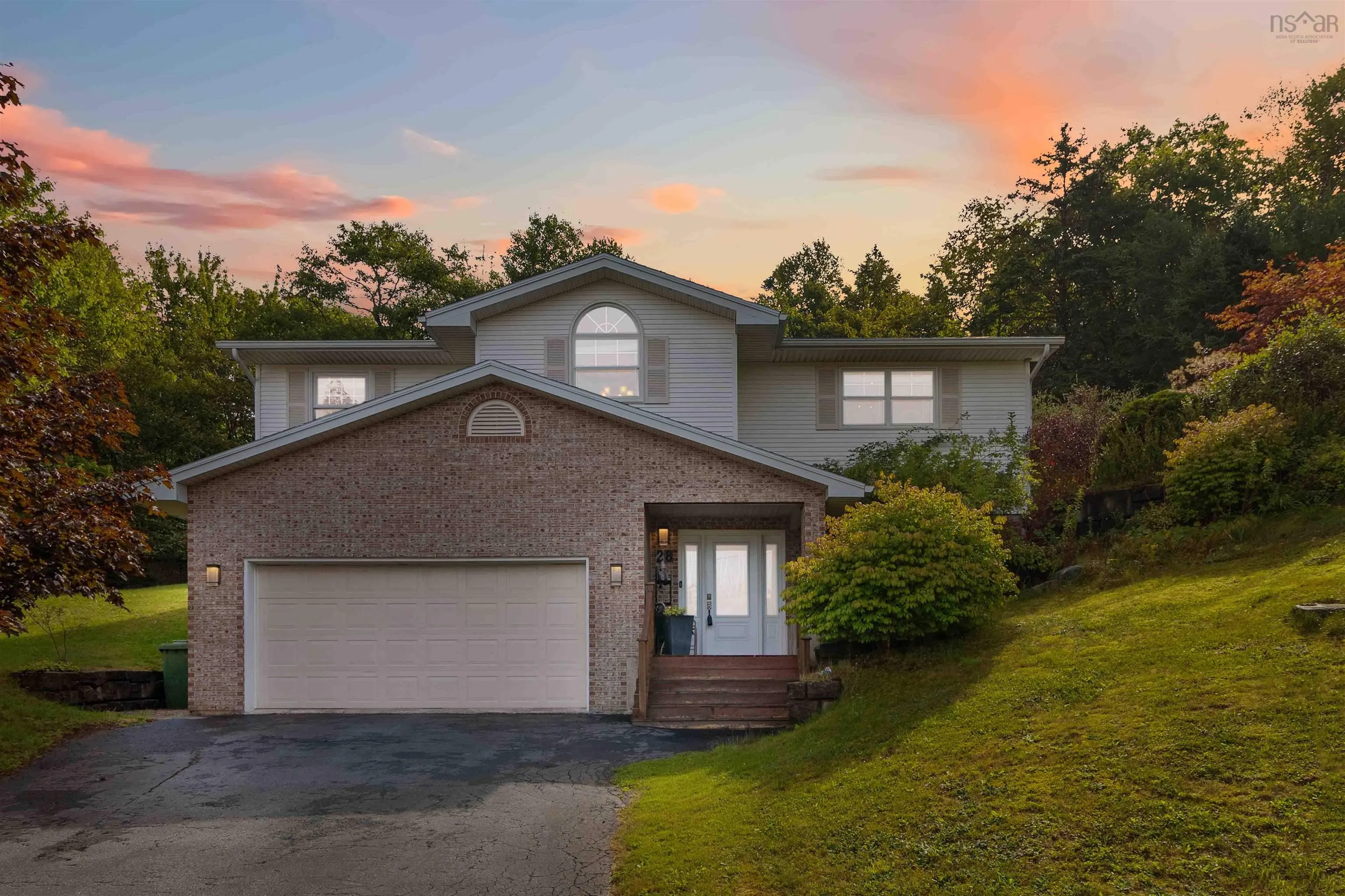 28 Flinns Hill, Bedford, NS B4A 3S8, 4 Bedrooms Bedrooms, ,3 BathroomsBathrooms,Residential,For Sale,Flinns Hill,202522996