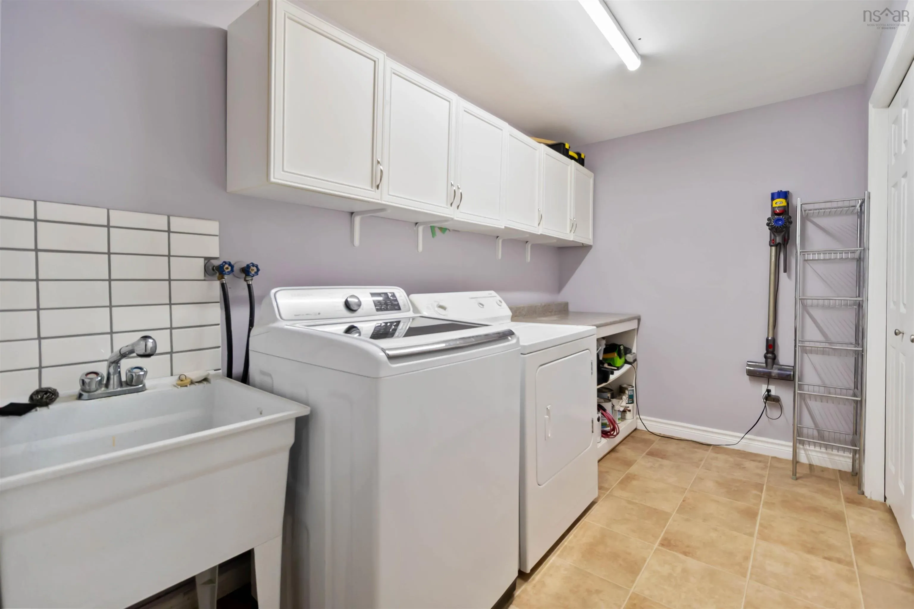 28 Flinns Hill, Bedford, NS B4A 3S8, 4 Bedrooms Bedrooms, ,3 BathroomsBathrooms,Residential,For Sale,Flinns Hill,202522996