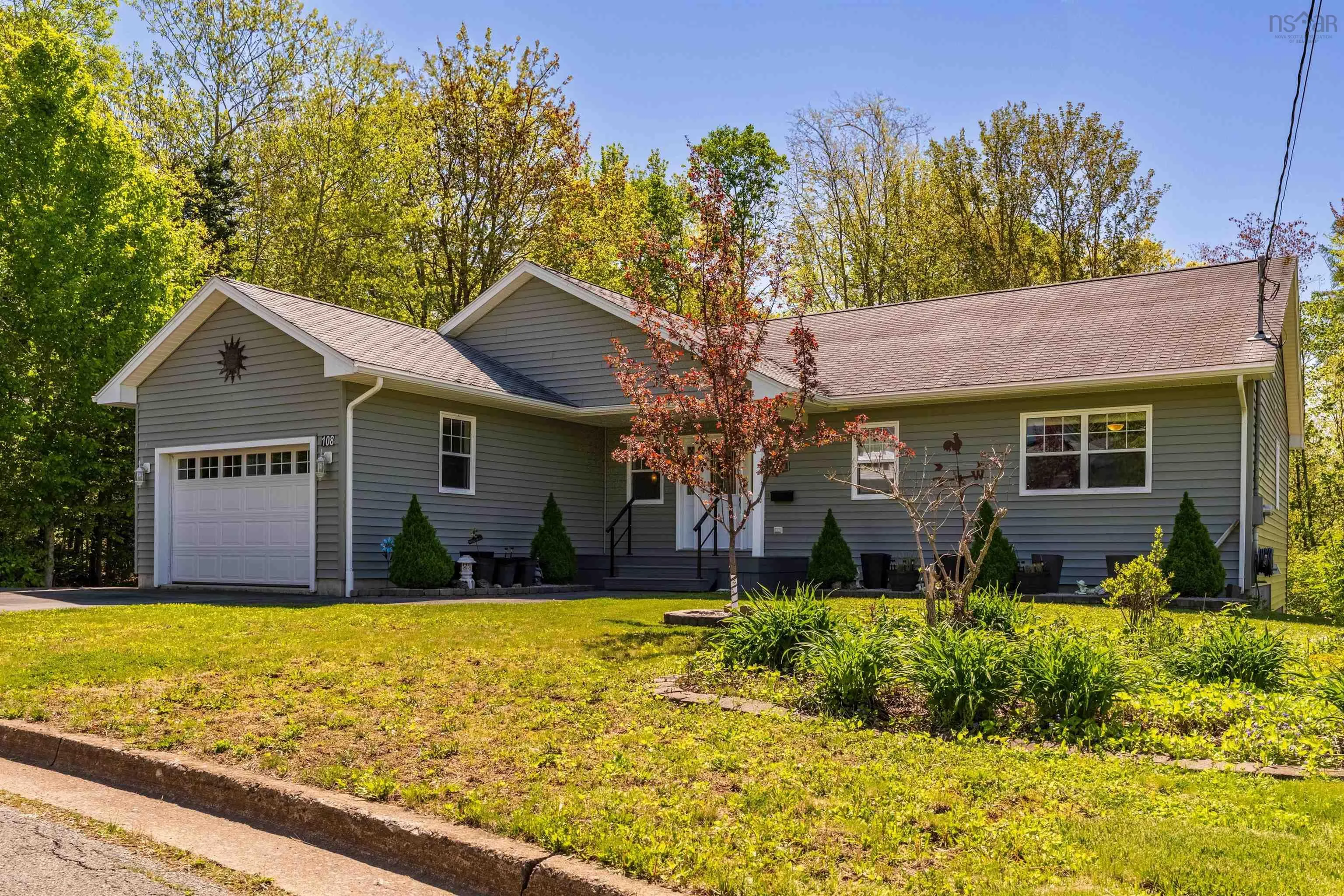 108 Pinecrest Boulevard, Bridgewater, NS B4V 3R4, 4 Bedrooms Bedrooms, ,3 BathroomsBathrooms,Residential,For Sale,Pinecrest,202512788