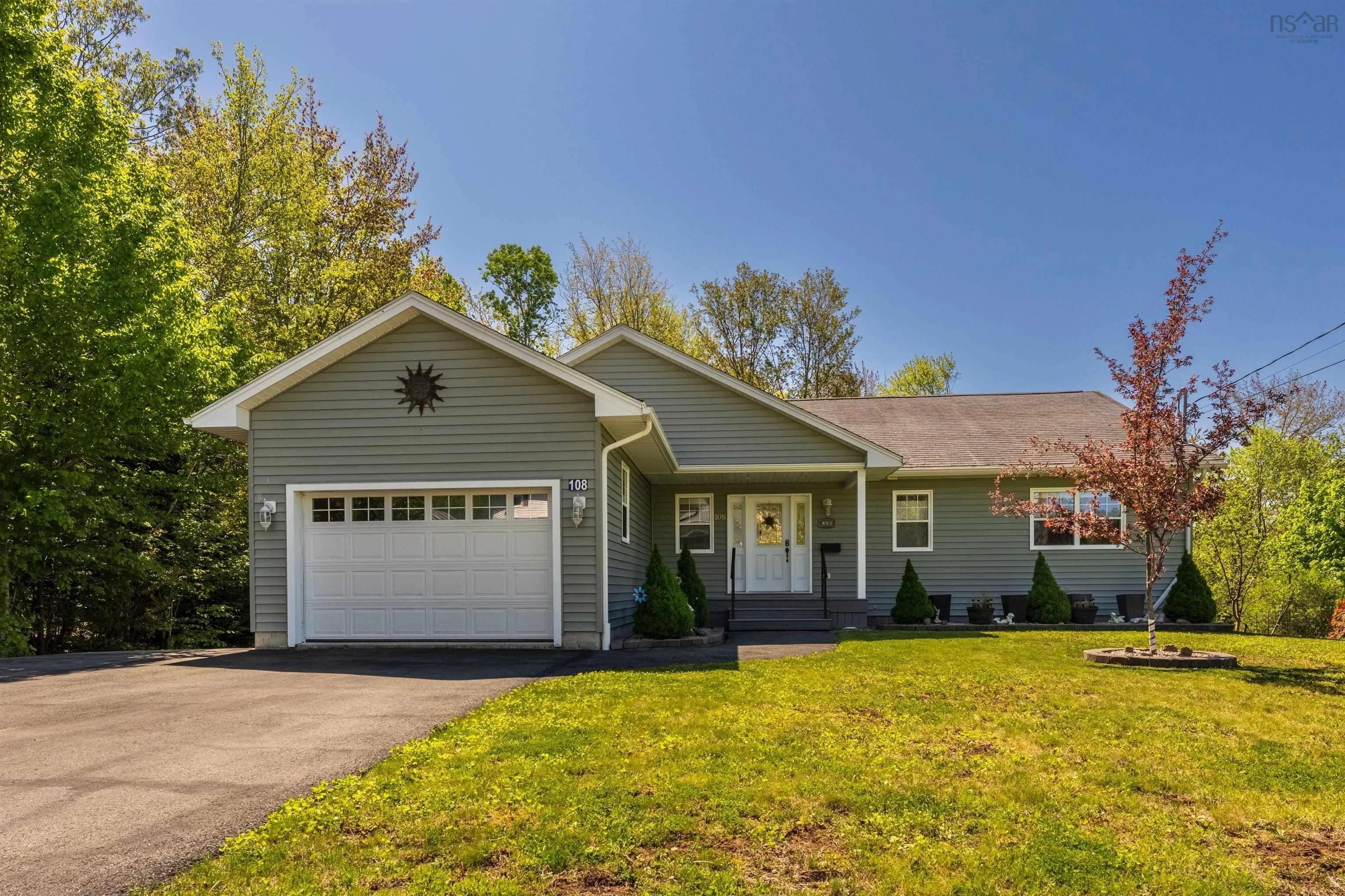 108 Pinecrest Boulevard, Bridgewater, NS B4V 3R4, 4 Bedrooms Bedrooms, ,3 BathroomsBathrooms,Residential,For Sale,Pinecrest,202512788