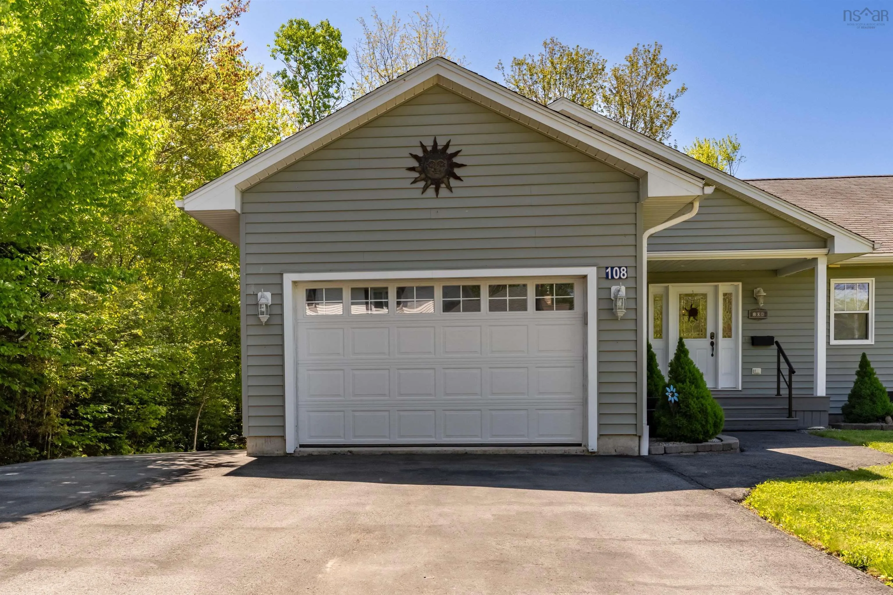 108 Pinecrest Boulevard, Bridgewater, NS B4V 3R4, 4 Bedrooms Bedrooms, ,3 BathroomsBathrooms,Residential,For Sale,Pinecrest,202512788