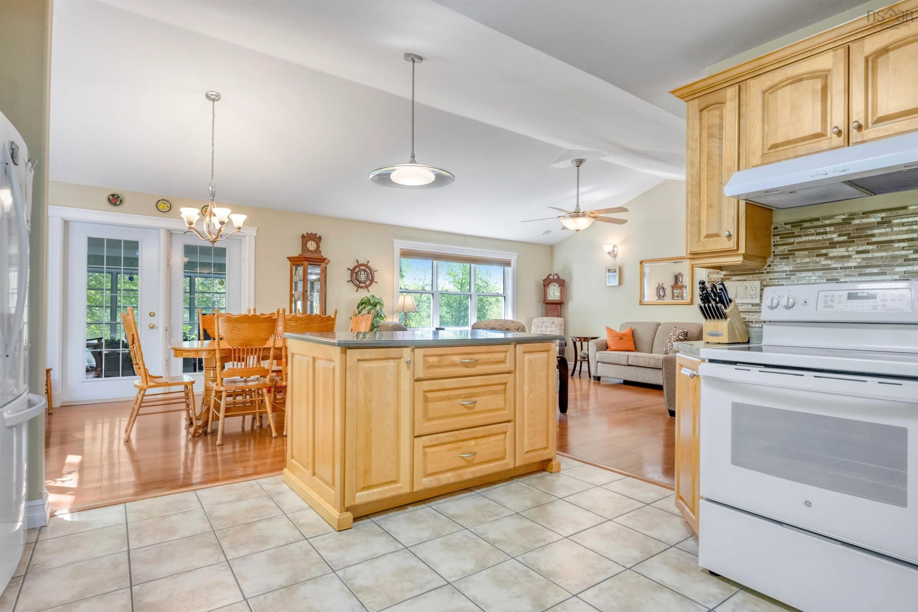 108 Pinecrest Boulevard, Bridgewater, NS B4V 3R4, 4 Bedrooms Bedrooms, ,3 BathroomsBathrooms,Residential,For Sale,Pinecrest,202512788
