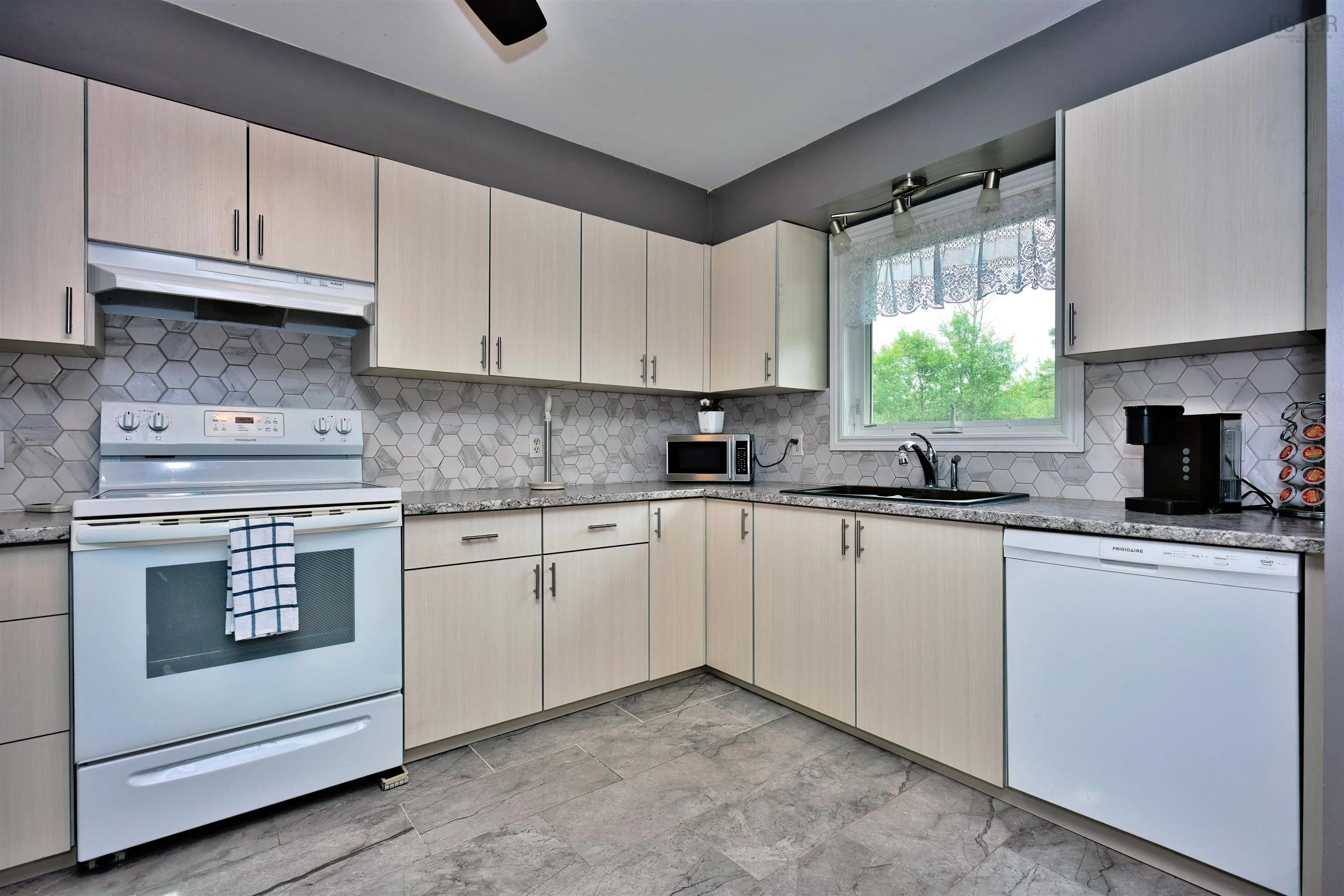 405 Astral Drive, Cole Harbour, NS B2V 2J1, 3 Bedrooms Bedrooms, ,2 BathroomsBathrooms,Residential,For Sale,Astral,202521782