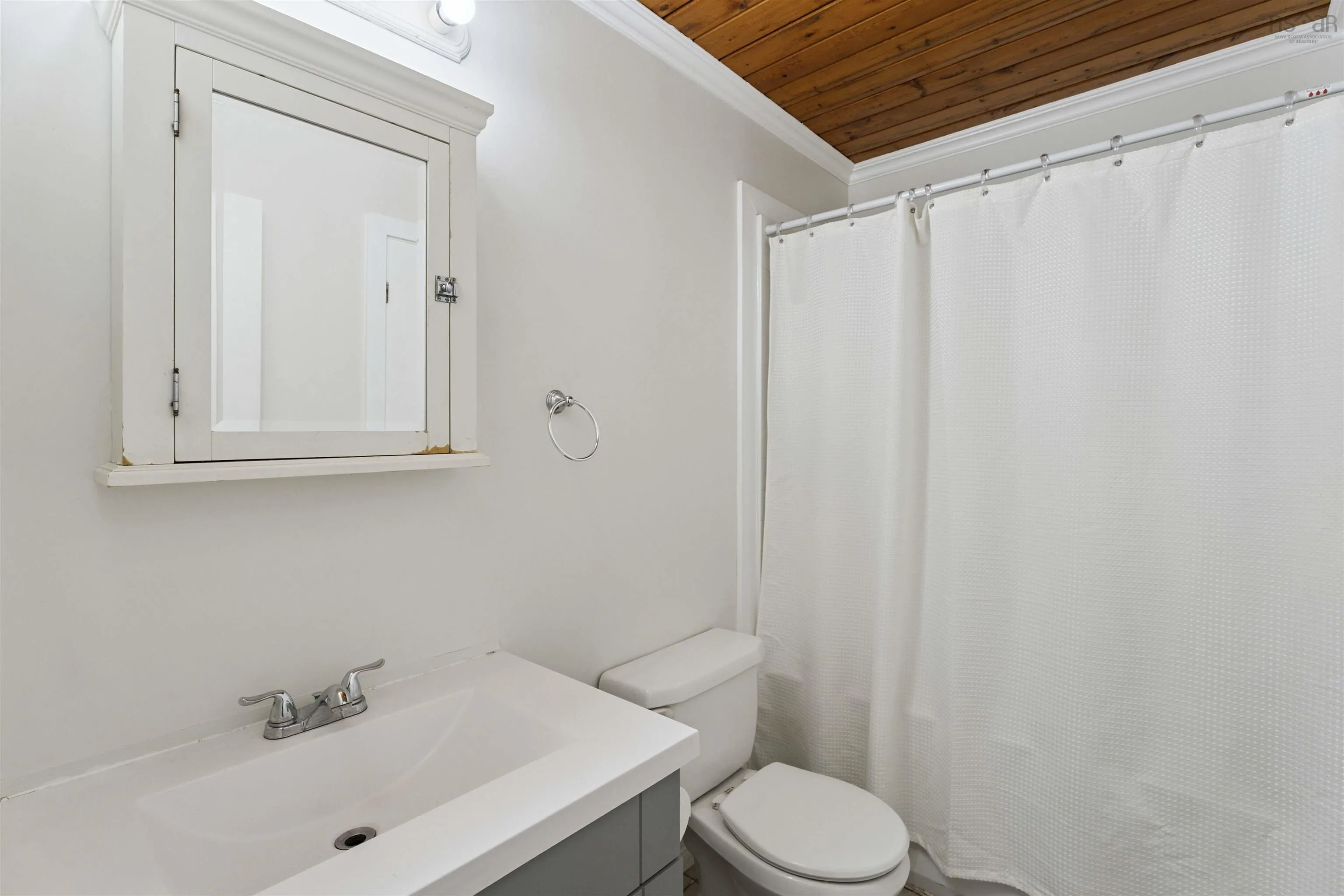 5 Minas Crescent, New Minas, NS B4N 4H1, 5 Bedrooms Bedrooms, ,2 BathroomsBathrooms,Residential,For Sale,Minas,202518609