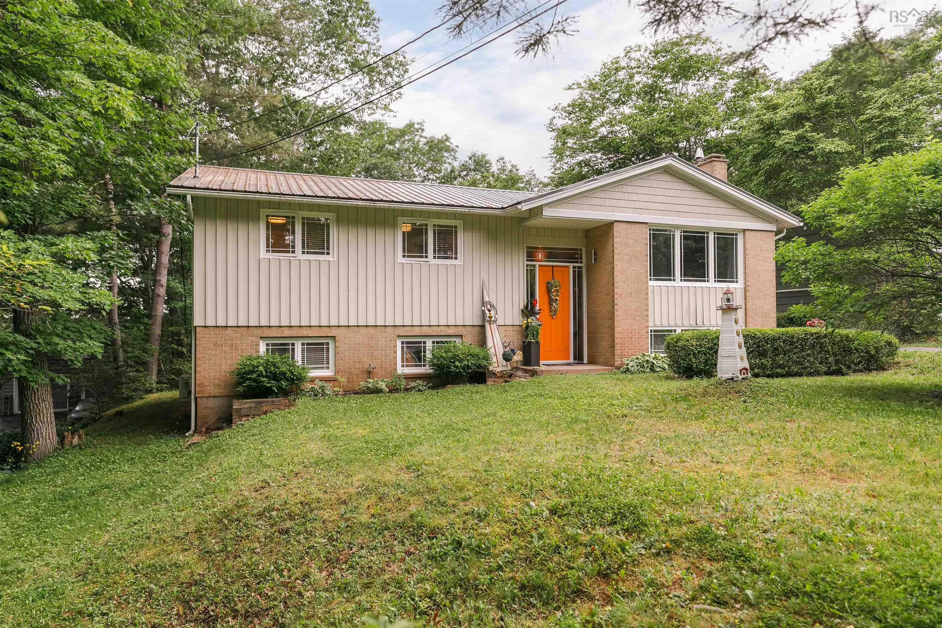 79 Ridge Avenue, Waverley, NS B2R 1G5, 4 Bedrooms Bedrooms, ,2 BathroomsBathrooms,Residential,For Sale,Ridge,202517848