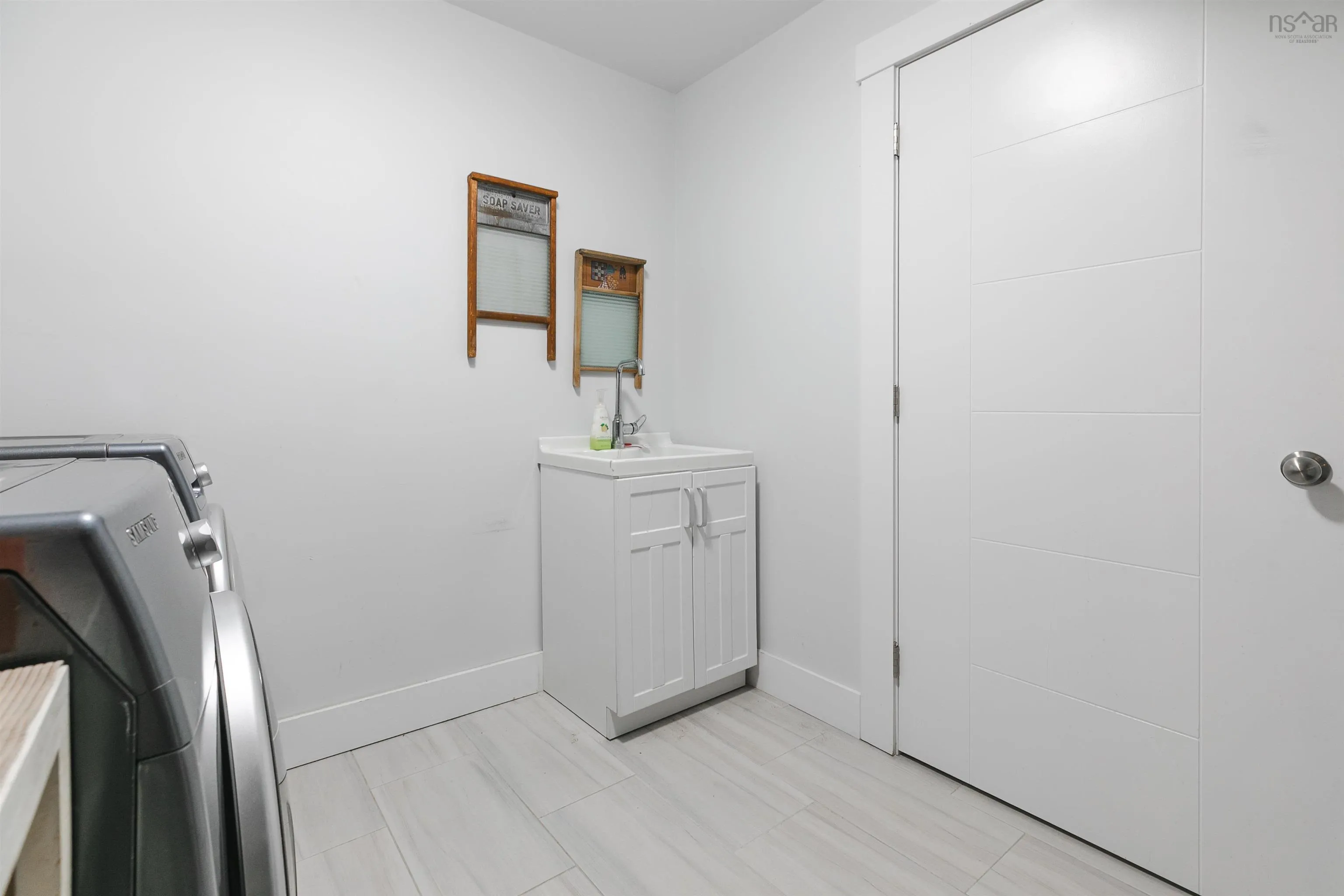 79 Ridge Avenue, Waverley, NS B2R 1G5, 4 Bedrooms Bedrooms, ,2 BathroomsBathrooms,Residential,For Sale,Ridge,202517848