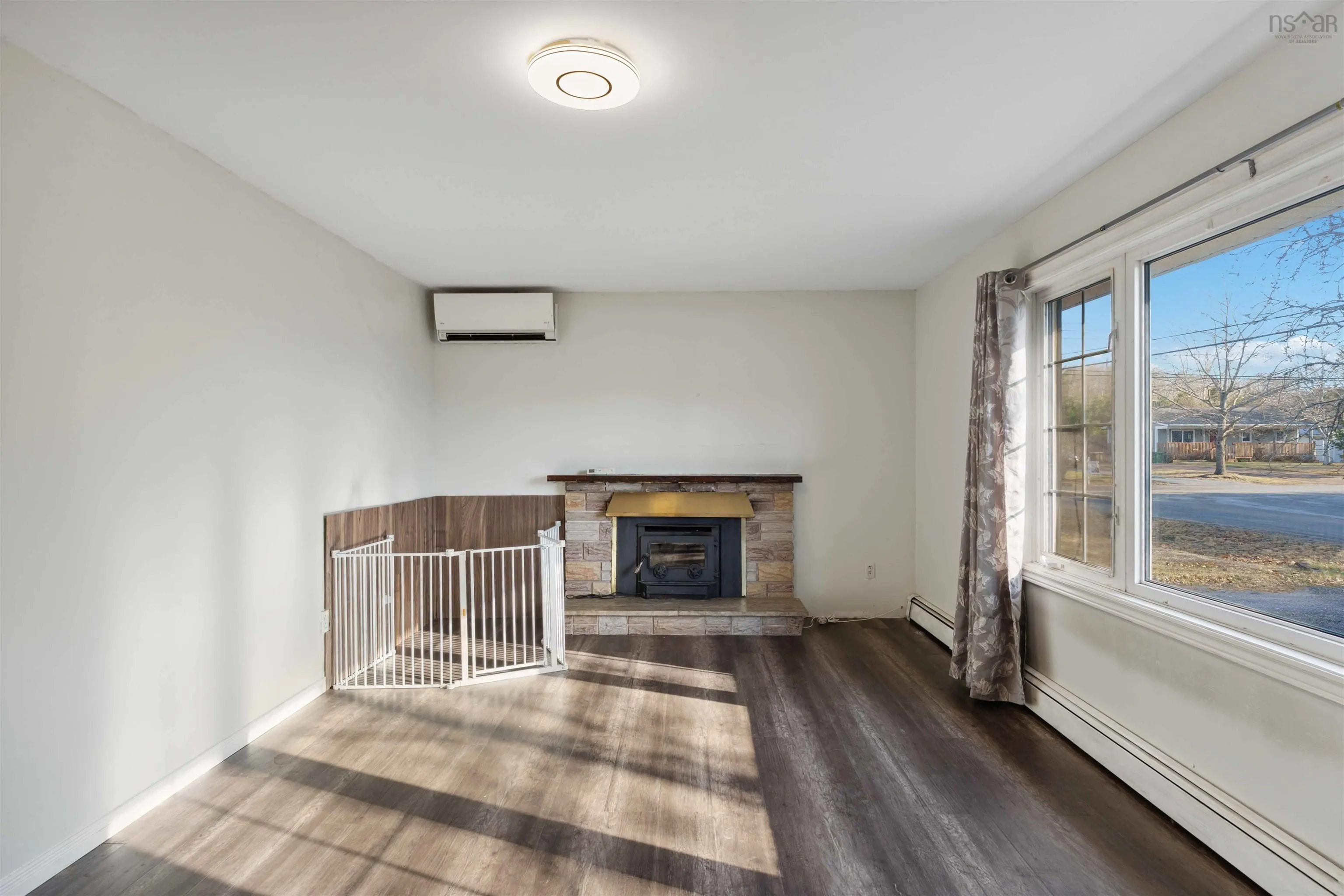 1586 Webster Street, Coldbrook, NS B4R 1A2, 5 Bedrooms Bedrooms, ,Residential Income,For Sale,Webster,202522441