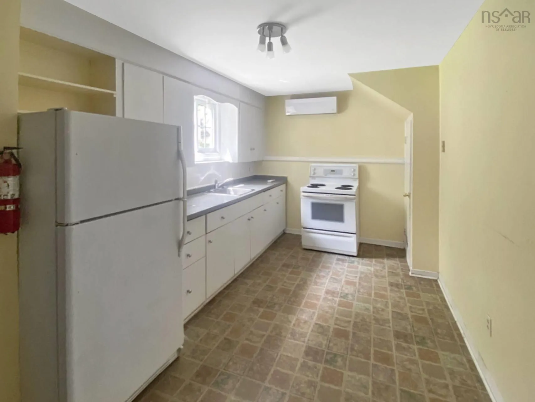 1586 Webster Street, Coldbrook, NS B4R 1A2, 5 Bedrooms Bedrooms, ,Residential Income,For Sale,Webster,202522441