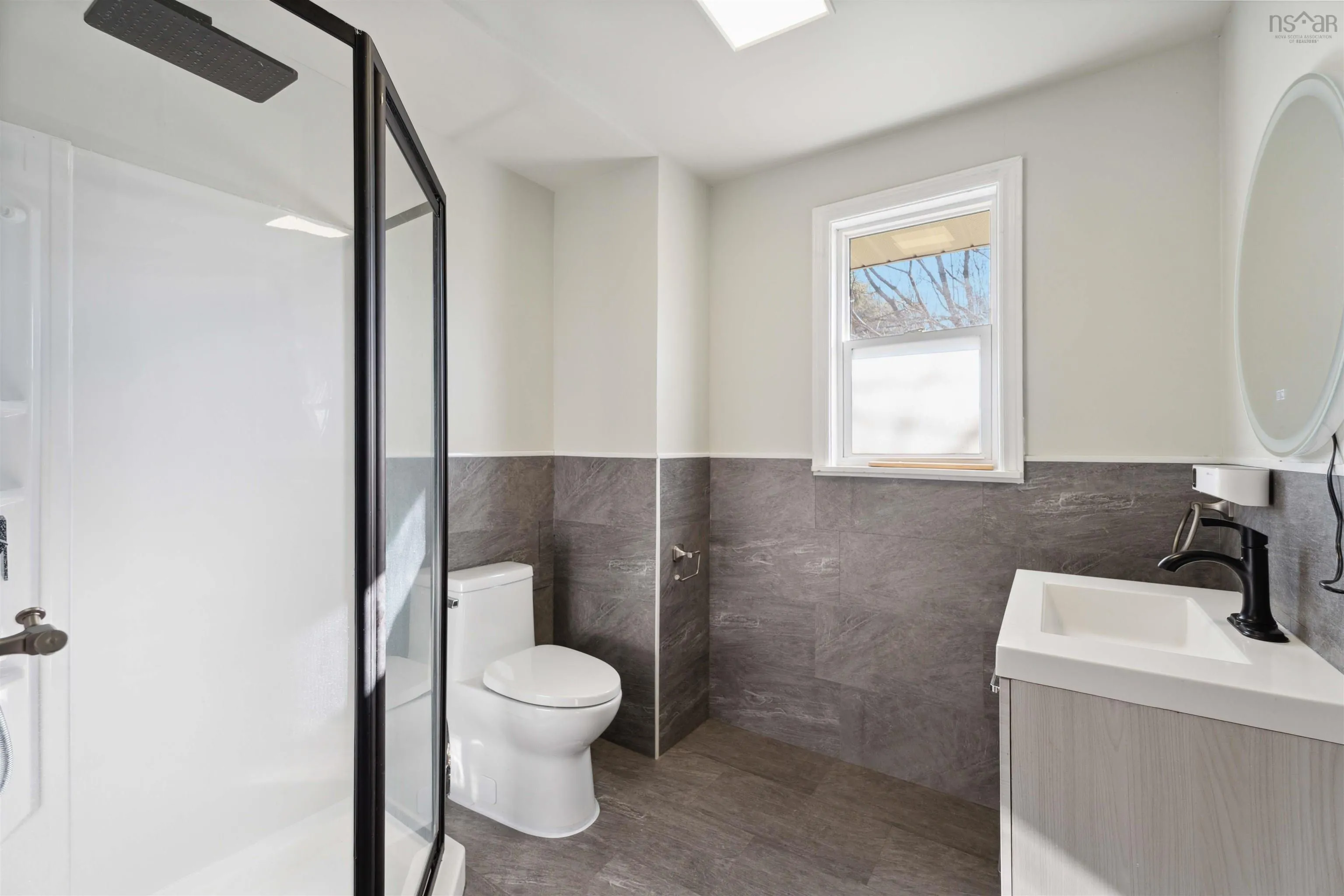 1586 Webster Street, Coldbrook, NS B4R 1A2, 5 Bedrooms Bedrooms, ,Residential Income,For Sale,Webster,202522441