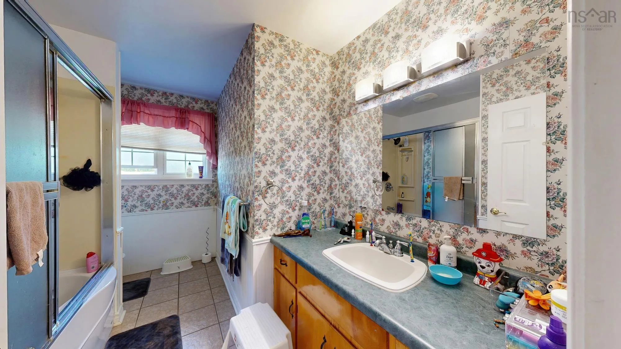 88 Alpine Drive, Bridgewater, NS B4V 3A8, 5 Bedrooms Bedrooms, ,2 BathroomsBathrooms,Residential,For Sale,Alpine,202522128