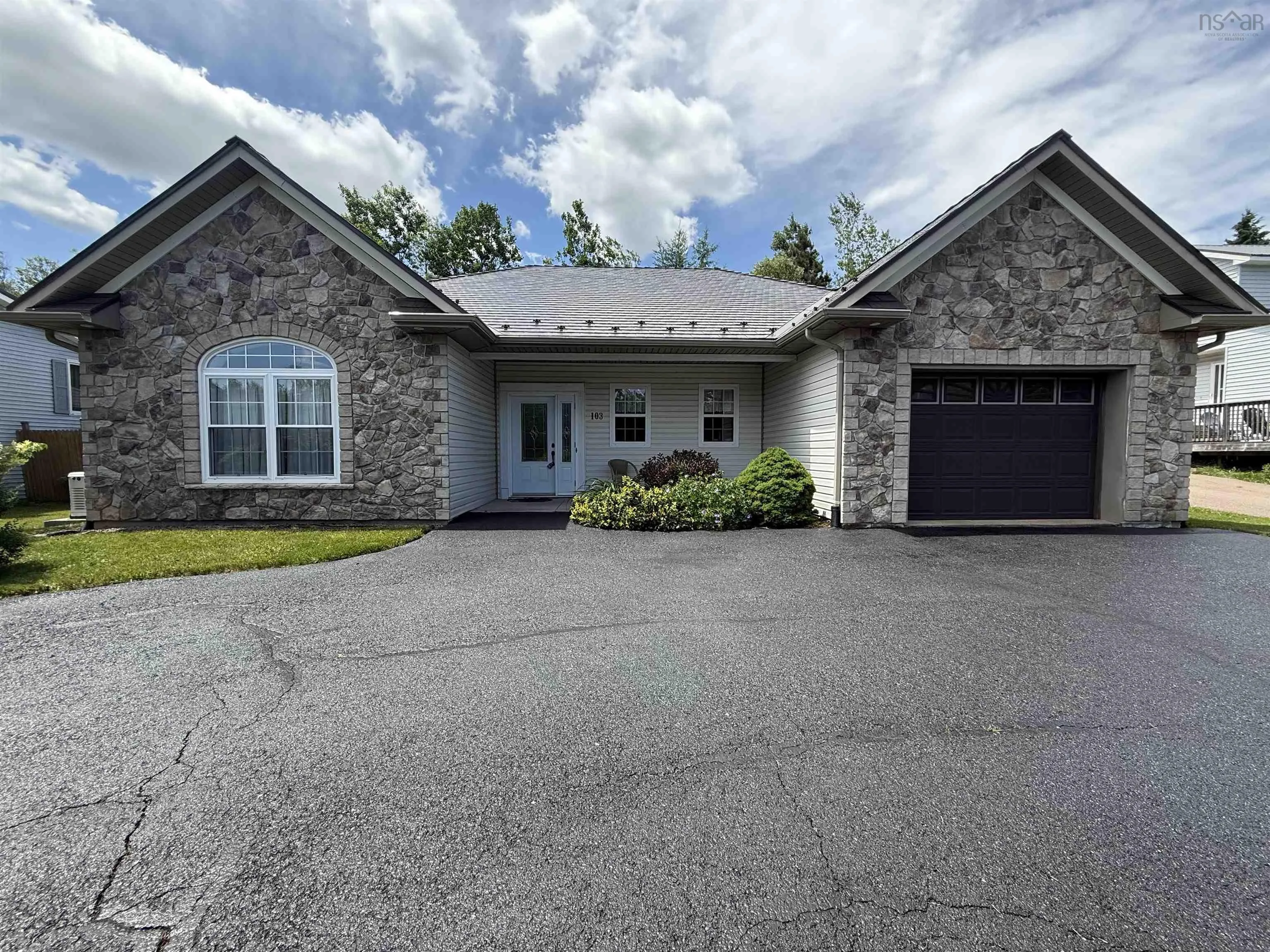 103 Oakwood Drive, Truro Heights Ns B6l 1n3, 3 Bedrooms Bedrooms, ,2 BathroomsBathrooms,Residential,For Sale,Oakwood,202507724