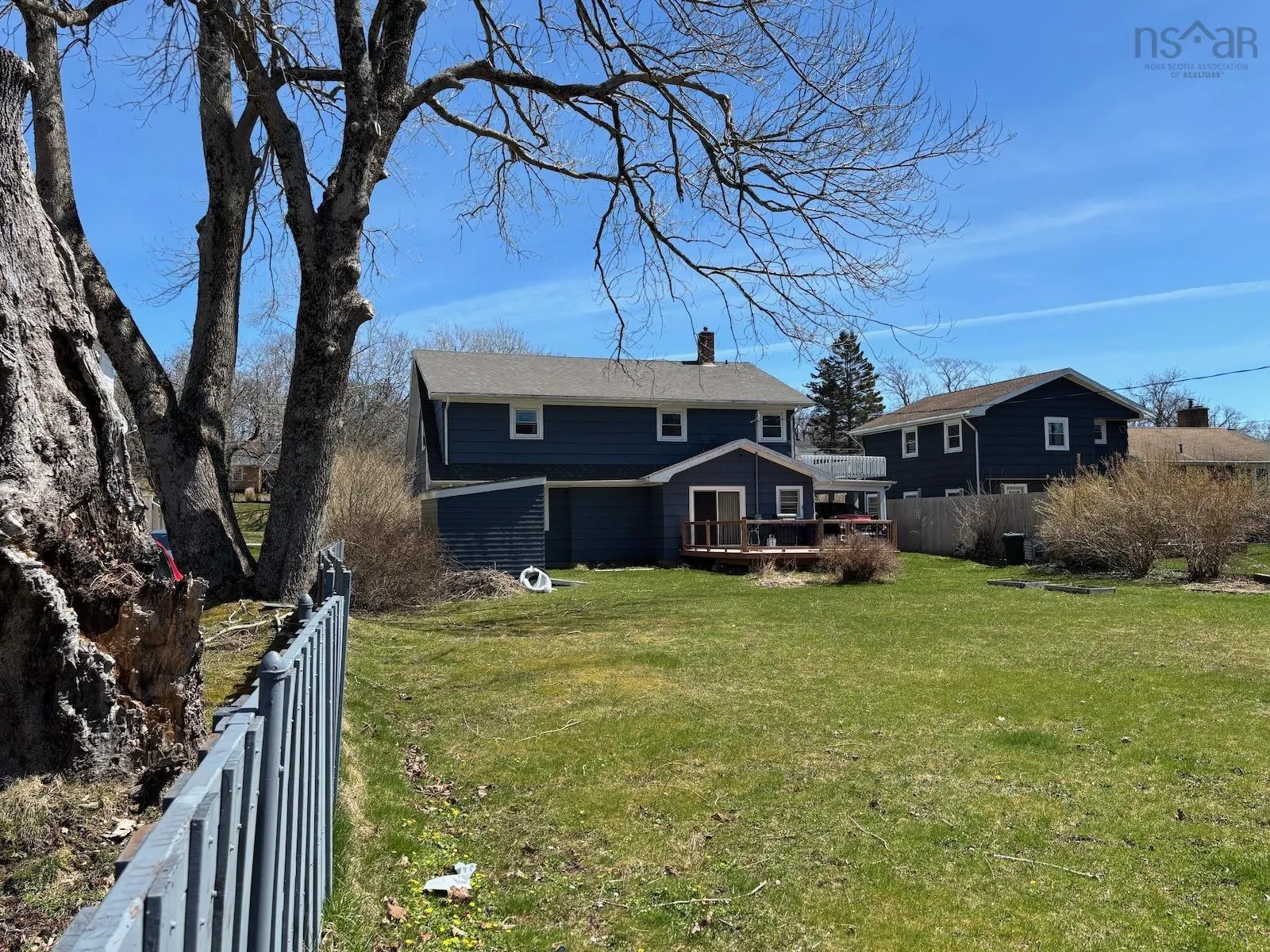 10 Park Street, Yarmouth Ns B5a 2a5, 3 Bedrooms Bedrooms, ,2 BathroomsBathrooms,Residential,For Sale,Park,202508537