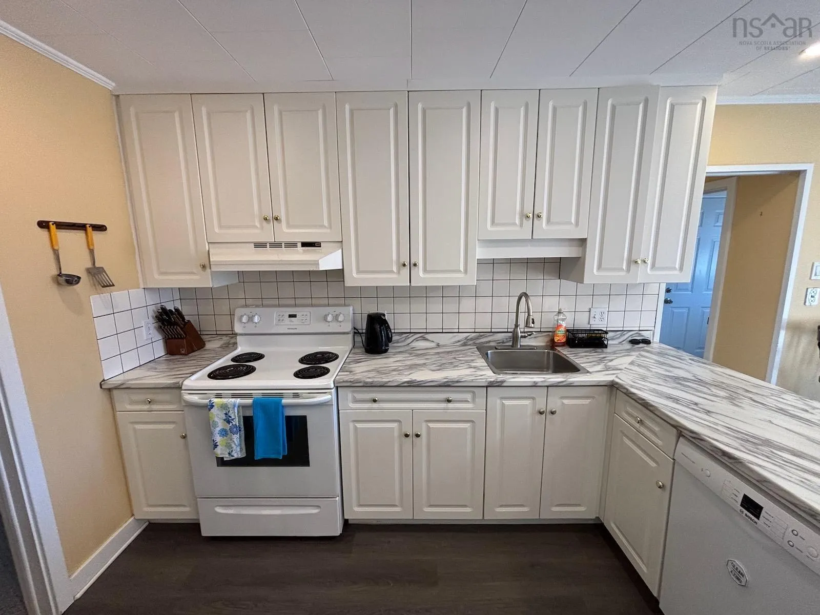 10 Park Street, Yarmouth Ns B5a 2a5, 3 Bedrooms Bedrooms, ,2 BathroomsBathrooms,Residential,For Sale,Park,202508537
