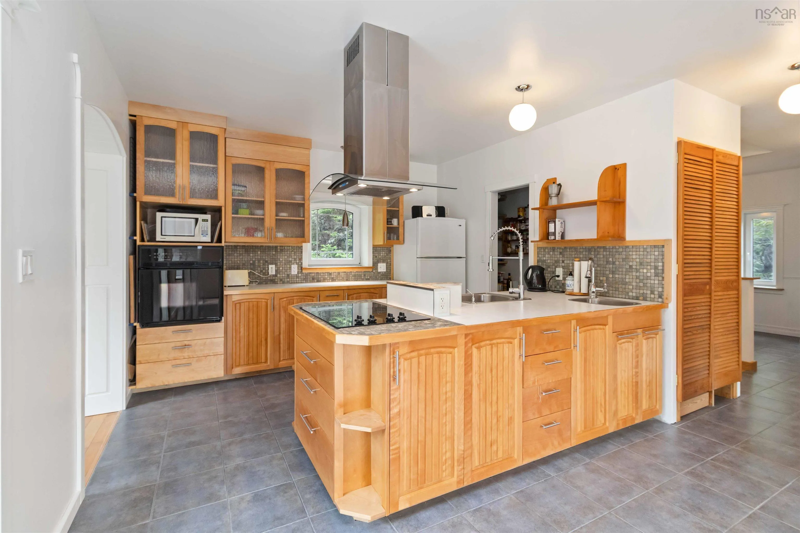 40 Big Rock Lane, East Chester, NS B0J 1J0, 2 Bedrooms Bedrooms, ,3 BathroomsBathrooms,Residential,For Sale,Big Rock,202519850