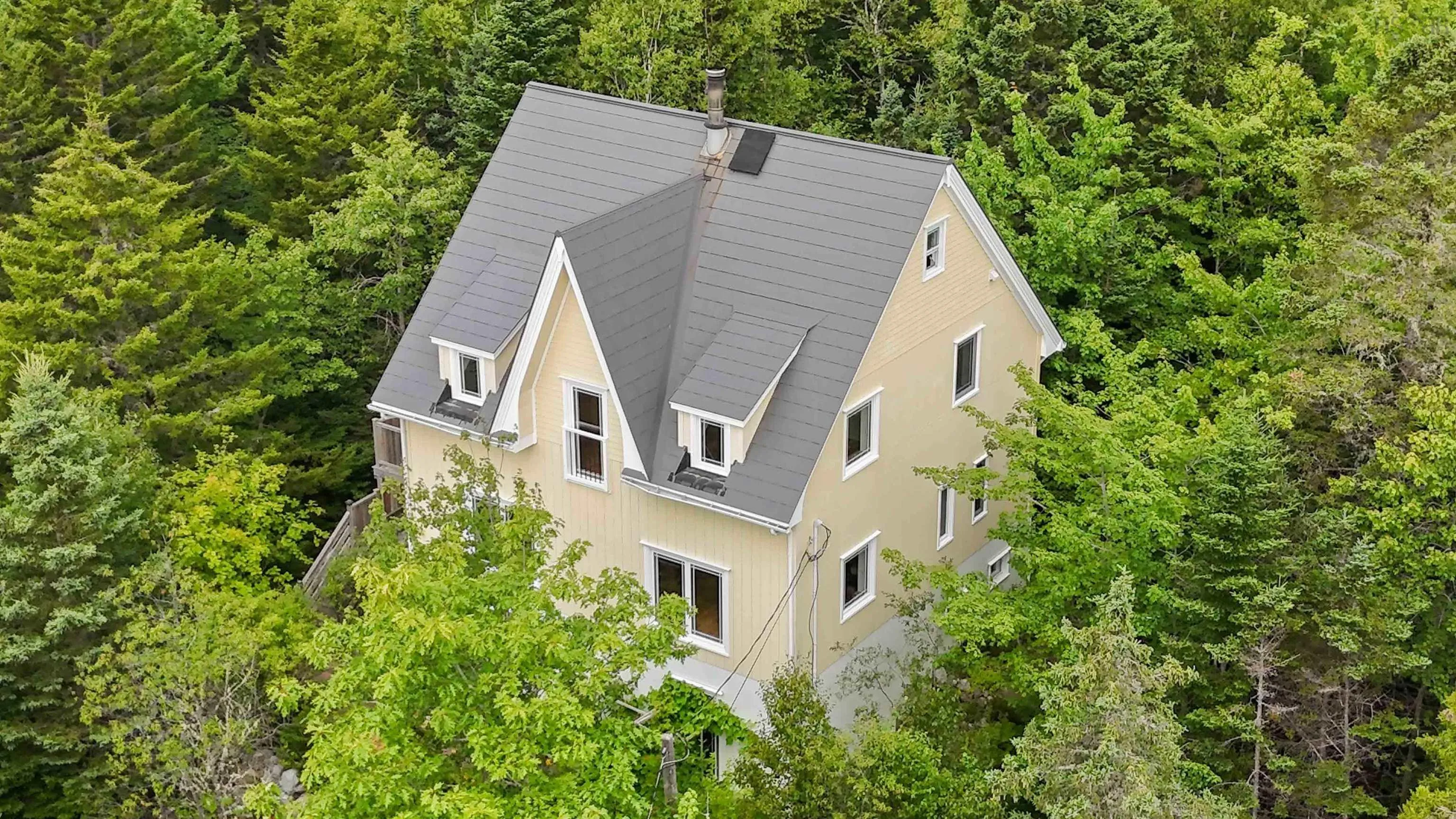 40 Big Rock Lane, East Chester, NS B0J 1J0, 2 Bedrooms Bedrooms, ,3 BathroomsBathrooms,Residential,For Sale,Big Rock,202519850