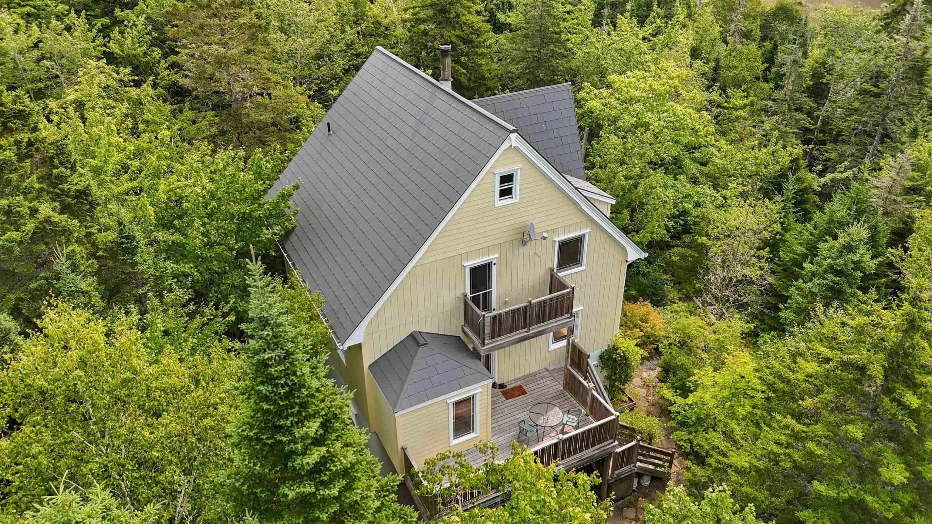 40 Big Rock Lane, East Chester, NS B0J 1J0, 2 Bedrooms Bedrooms, ,3 BathroomsBathrooms,Residential,For Sale,Big Rock,202519850