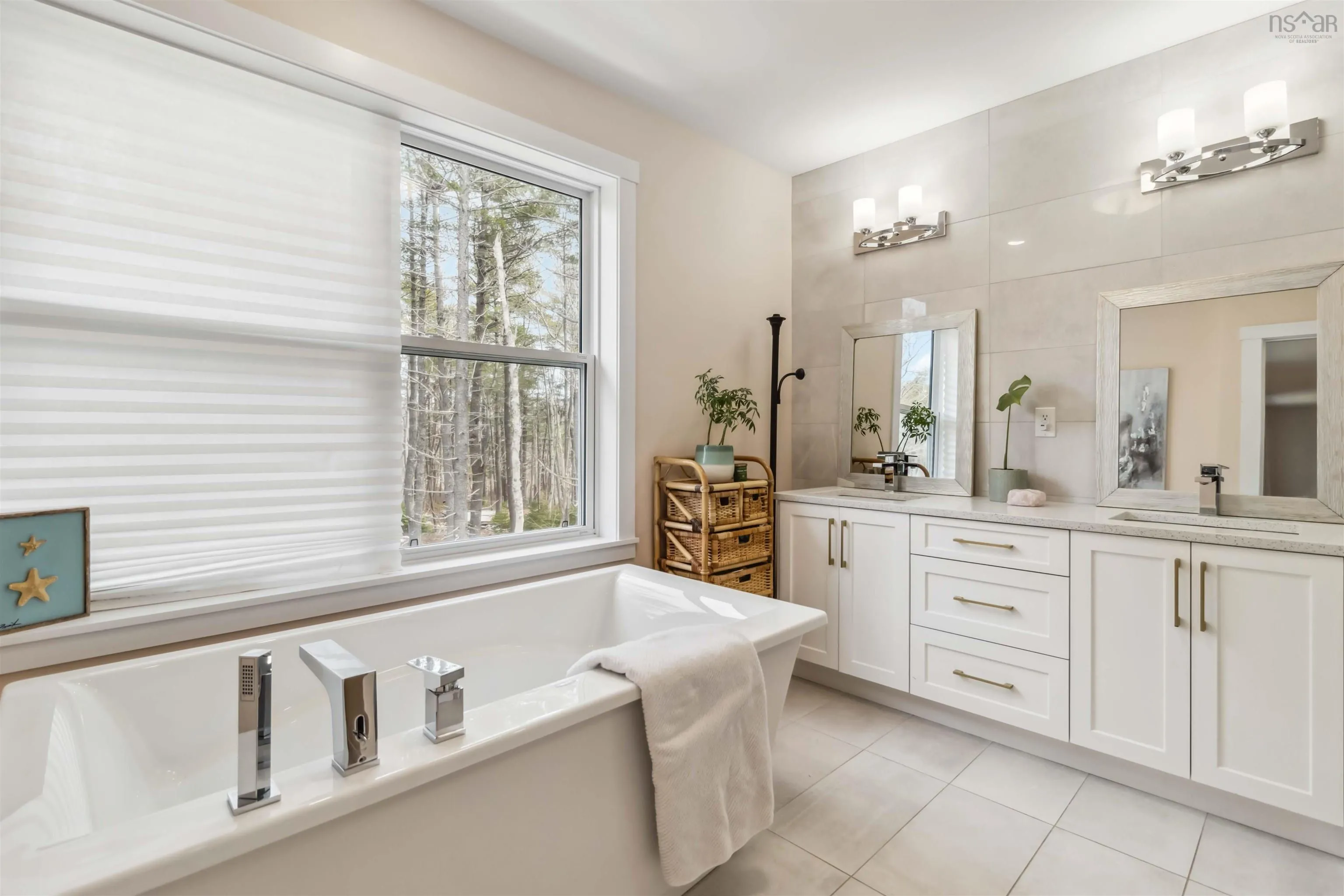 216 Amesbury Gate, Bedford, NS B4B 0S7, 5 Bedrooms Bedrooms, ,5 BathroomsBathrooms,Residential,For Sale,Amesbury Gate,202519864
