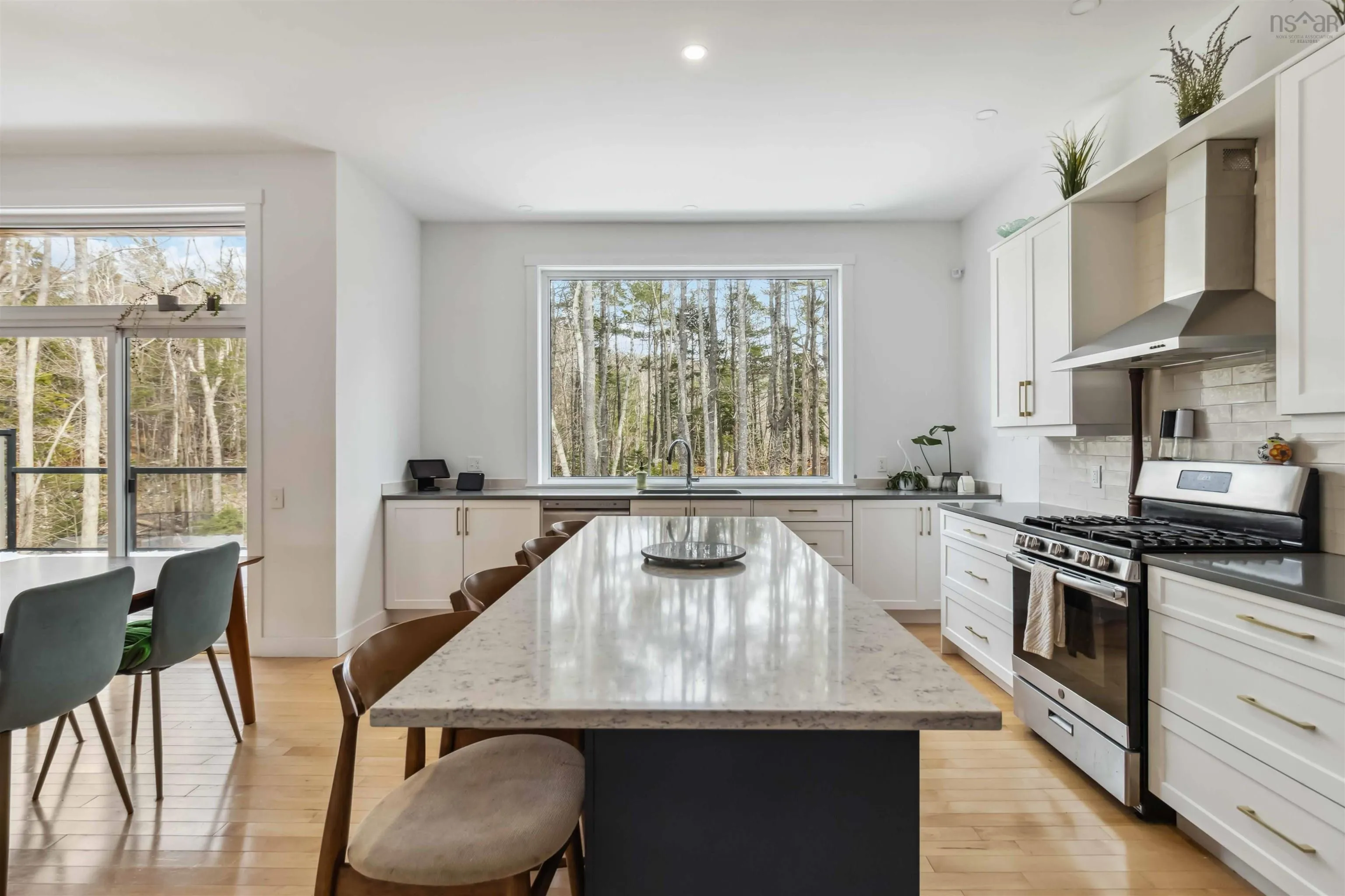 216 Amesbury Gate, Bedford, NS B4B 0S7, 5 Bedrooms Bedrooms, ,5 BathroomsBathrooms,Residential,For Sale,Amesbury Gate,202519864