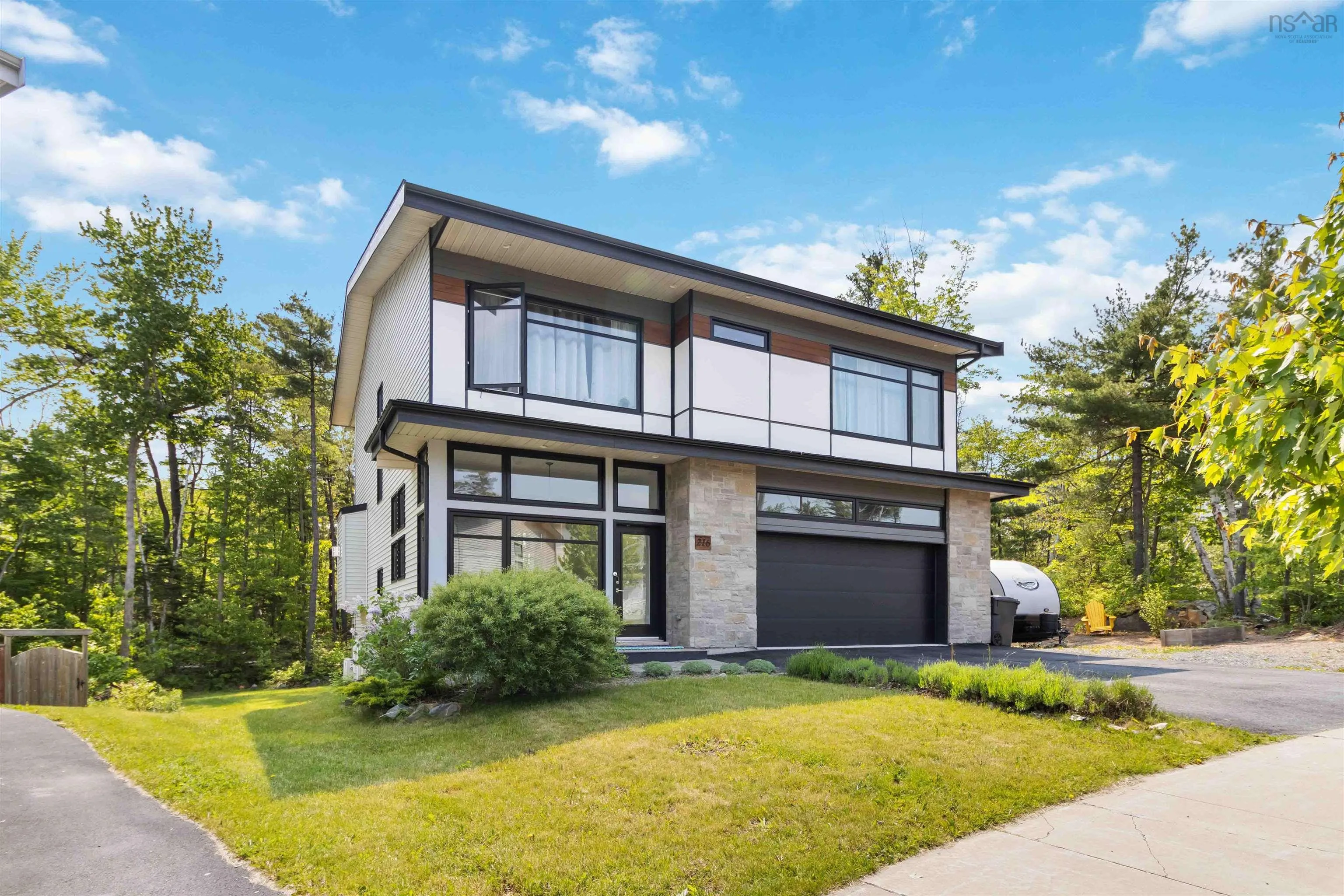 216 Amesbury Gate, Bedford, NS B4B 0S7, 5 Bedrooms Bedrooms, ,5 BathroomsBathrooms,Residential,For Sale,Amesbury Gate,202519864