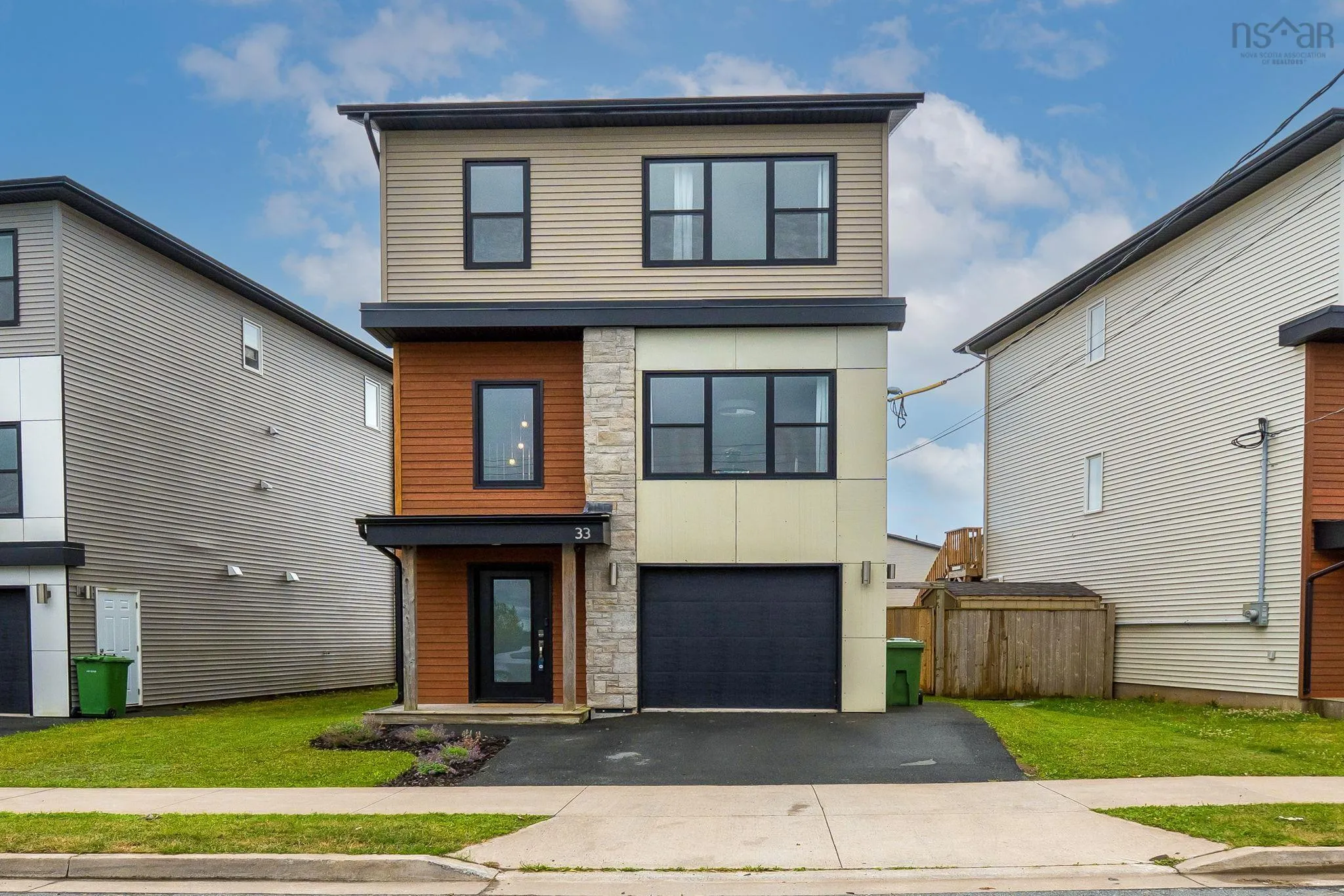 33 Mica Cres, Halifax, NS B3P 0G7, 3 Bedrooms Bedrooms, ,4 BathroomsBathrooms,Residential,For Sale,Mica Cres,202518359