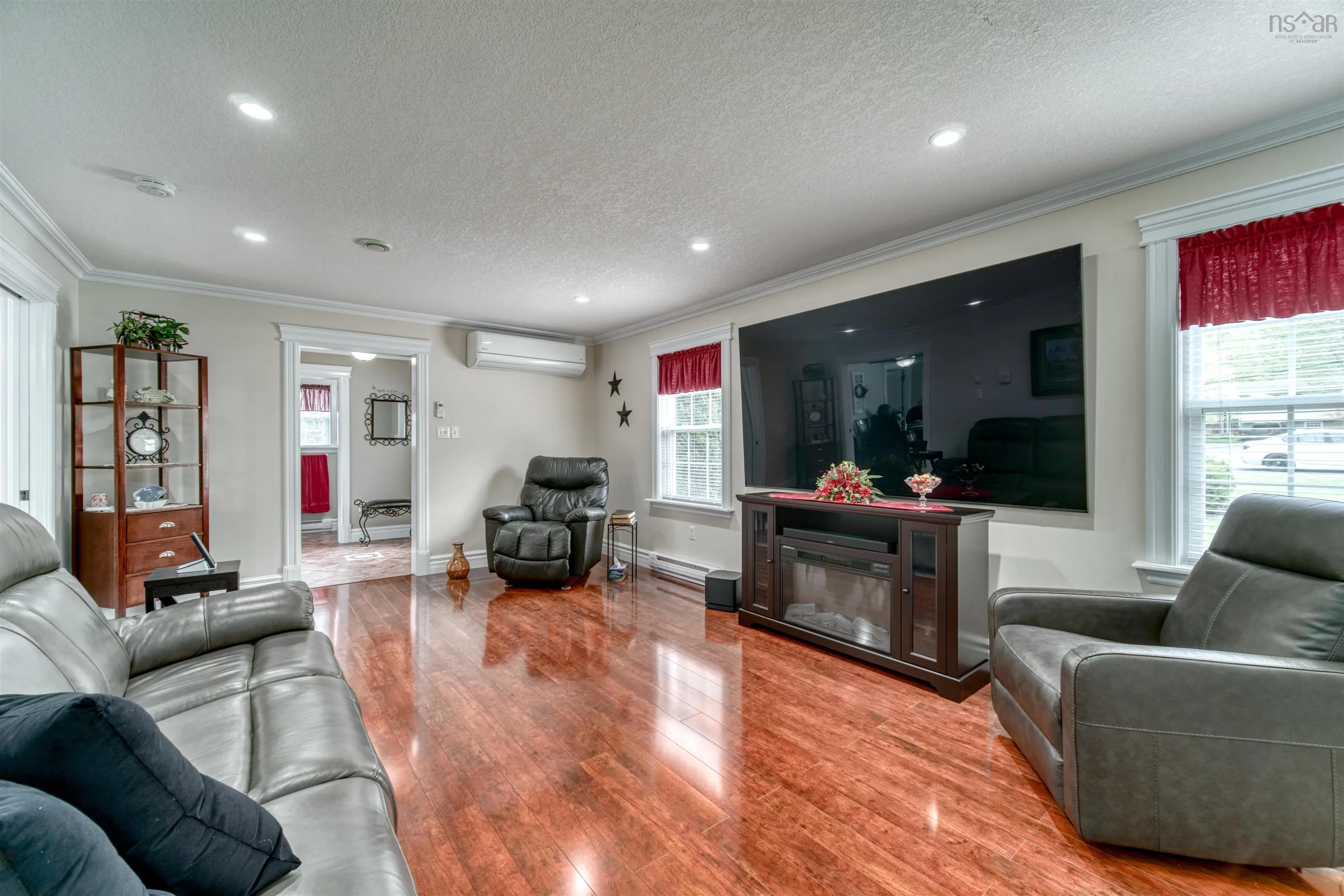 2989-2993 Lovett Road, Coldbrook, NS B4R 1A4, 6 Bedrooms Bedrooms, ,Residential Income,For Sale,Lovett Road,202523348