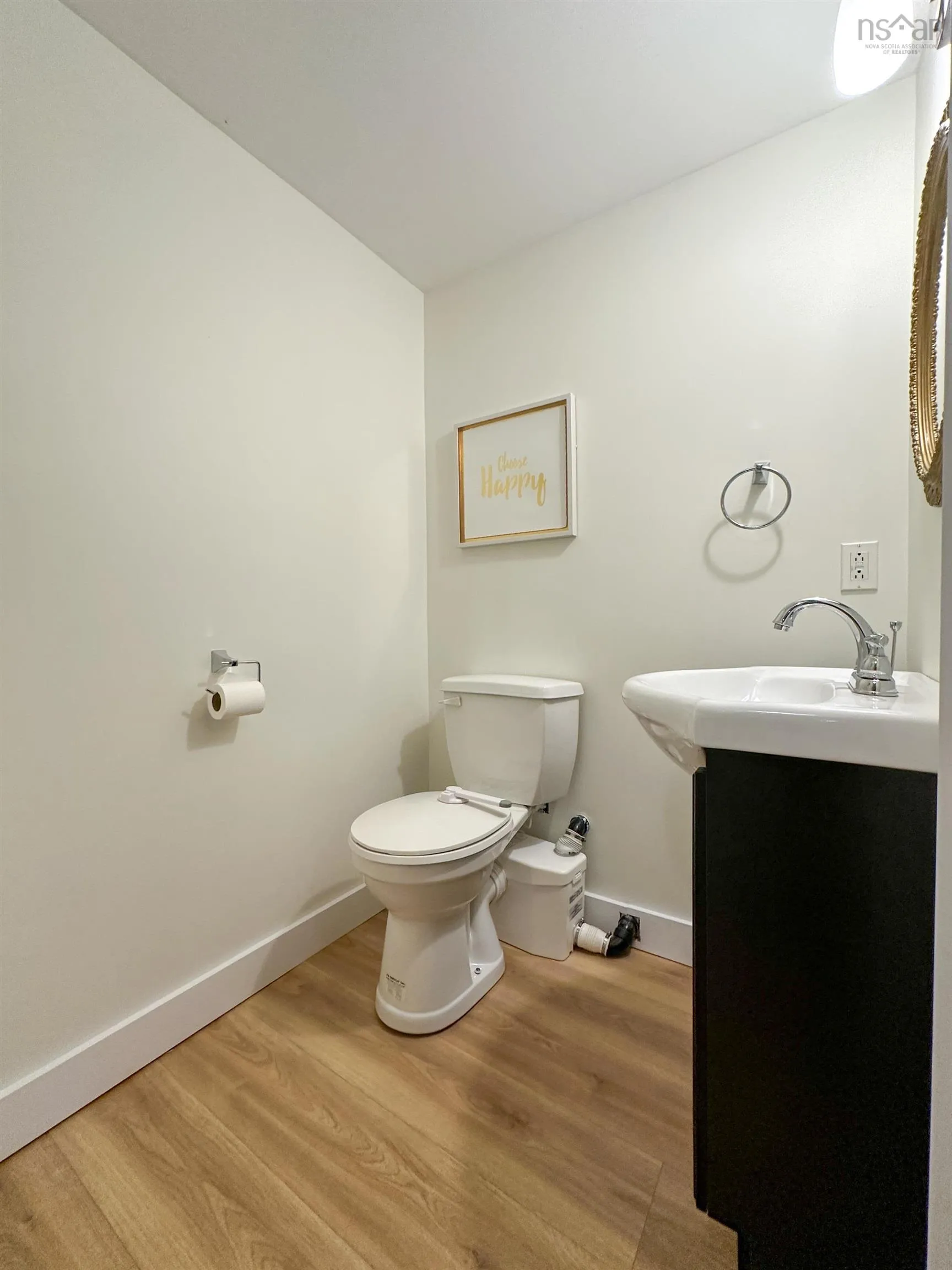 20 Queen Street, Bridgewater, NS B4V 1P2, 4 Bedrooms Bedrooms, ,2 BathroomsBathrooms,Residential,For Sale,Queen,202513484