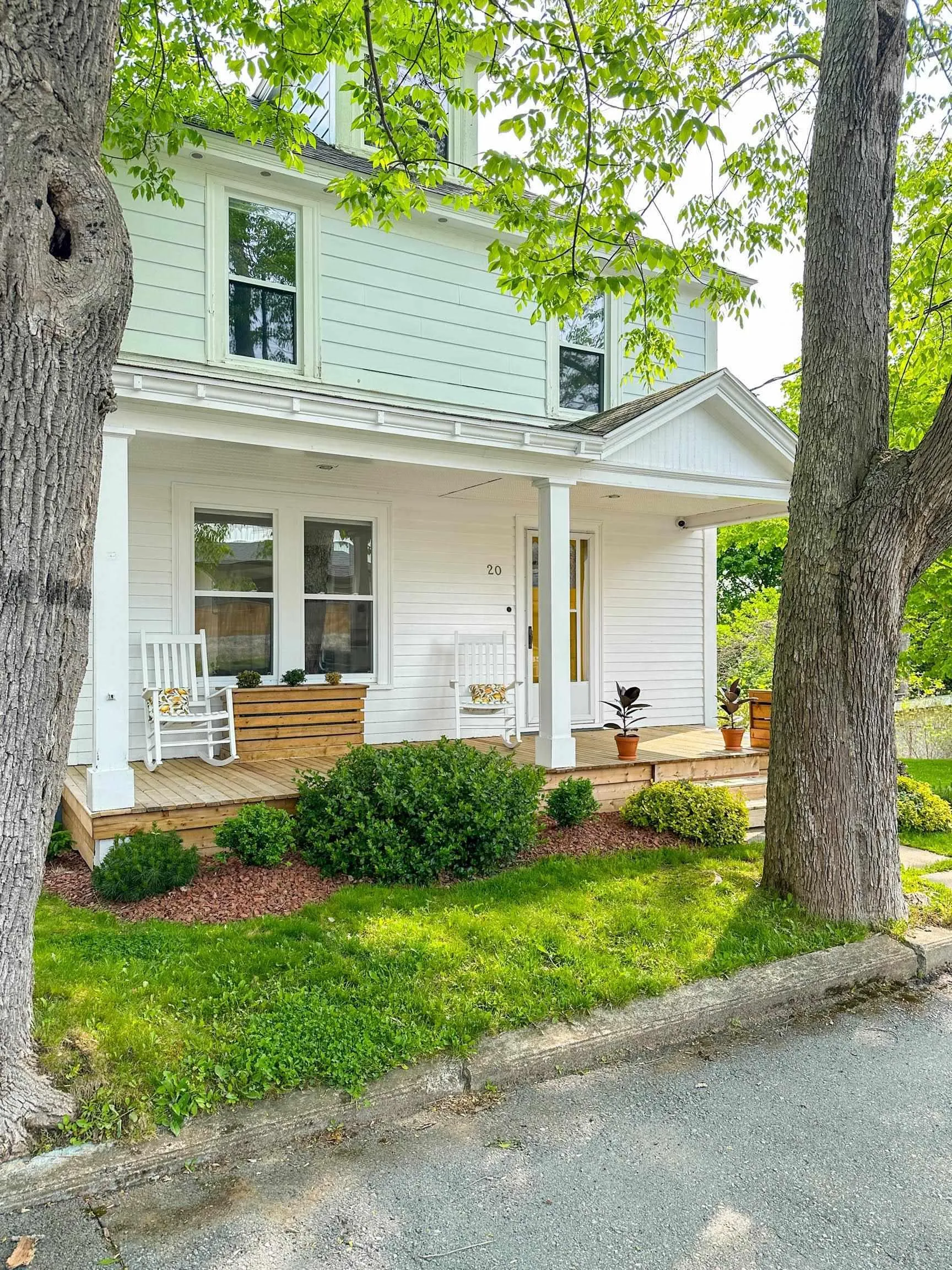 20 Queen Street, Bridgewater, NS B4V 1P2, 4 Bedrooms Bedrooms, ,2 BathroomsBathrooms,Residential,For Sale,Queen,202513484