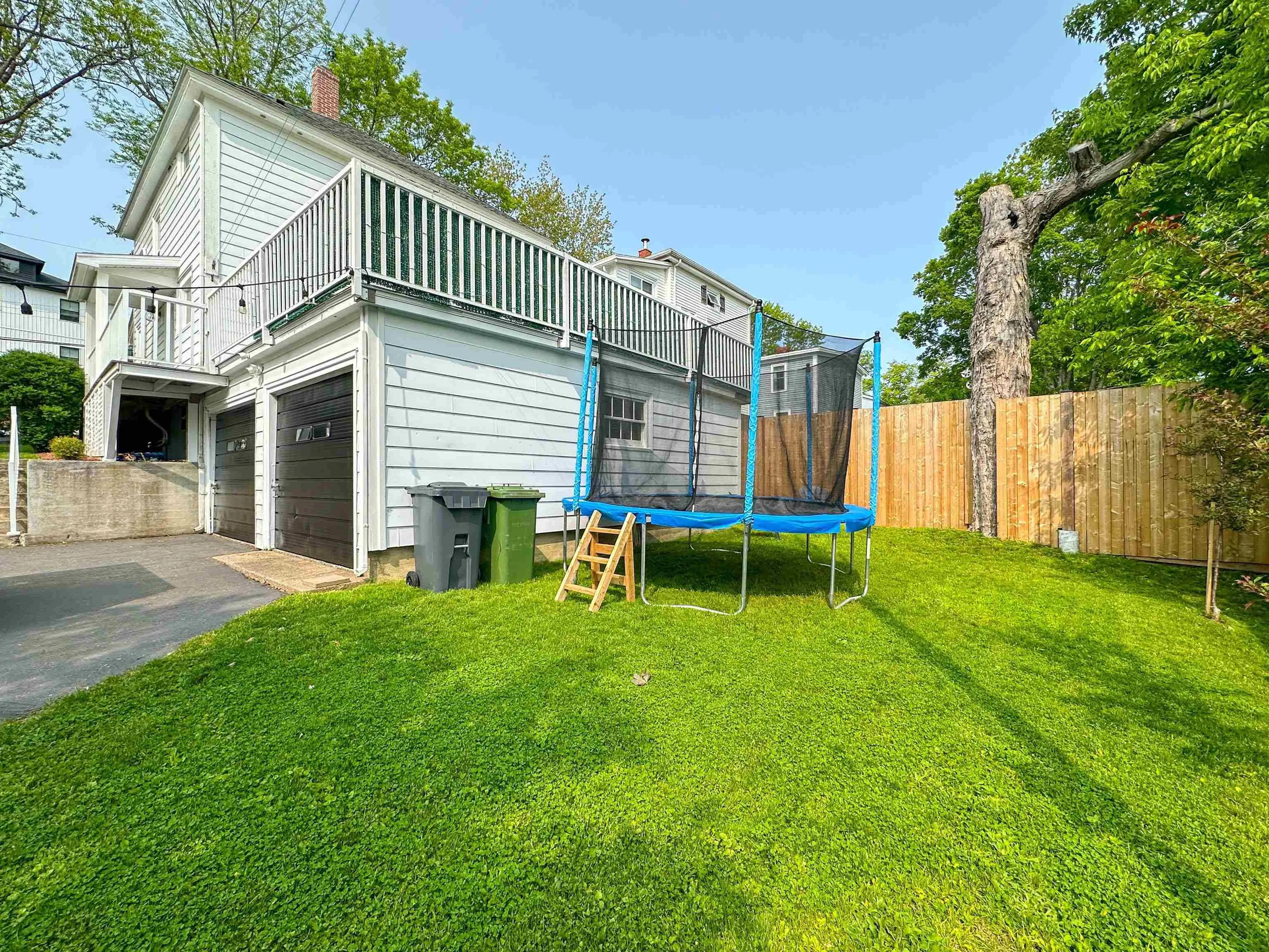 20 Queen Street, Bridgewater, NS B4V 1P2, 4 Bedrooms Bedrooms, ,2 BathroomsBathrooms,Residential,For Sale,Queen,202513484