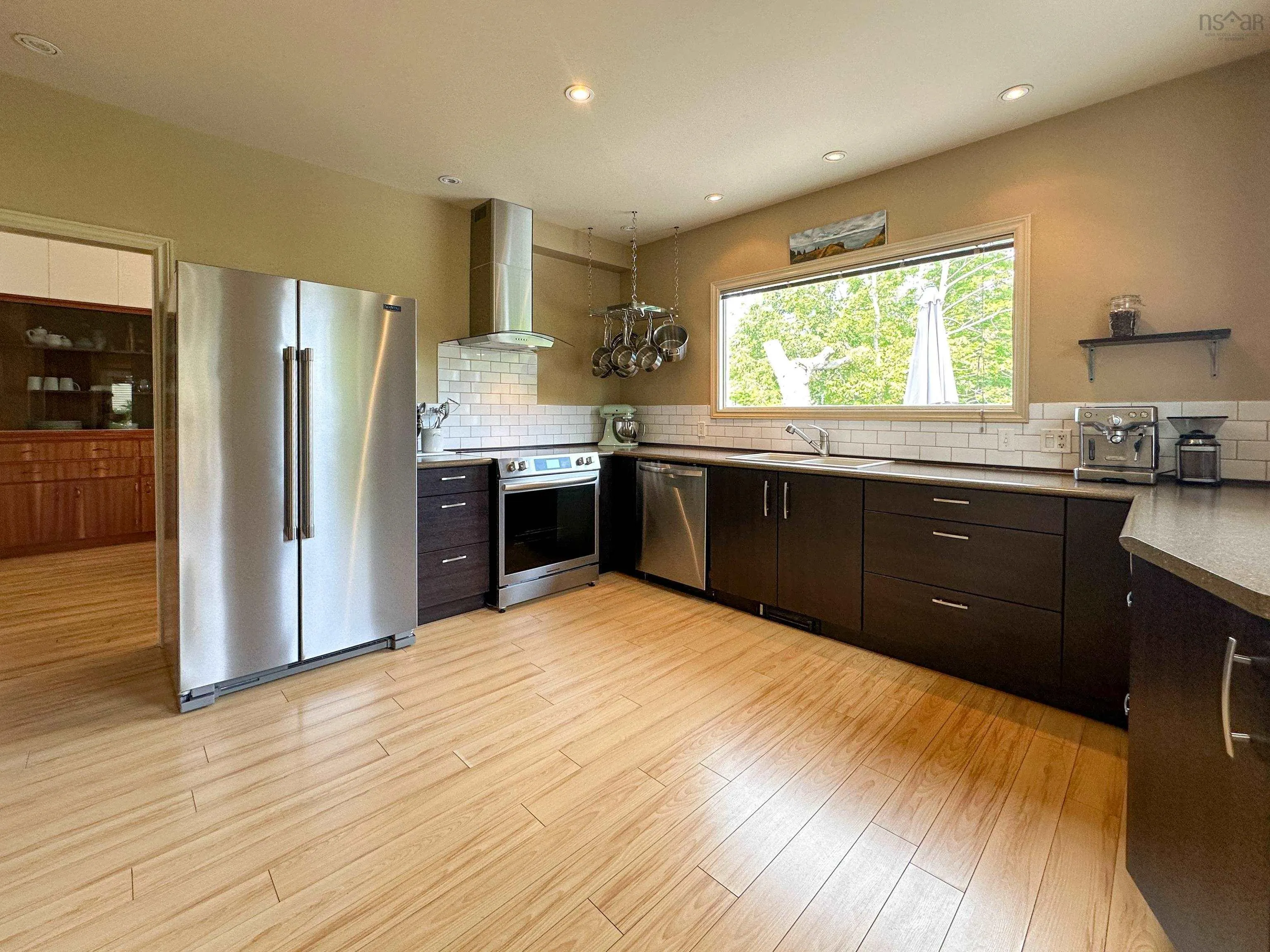 20 Queen Street, Bridgewater, NS B4V 1P2, 4 Bedrooms Bedrooms, ,2 BathroomsBathrooms,Residential,For Sale,Queen,202513484