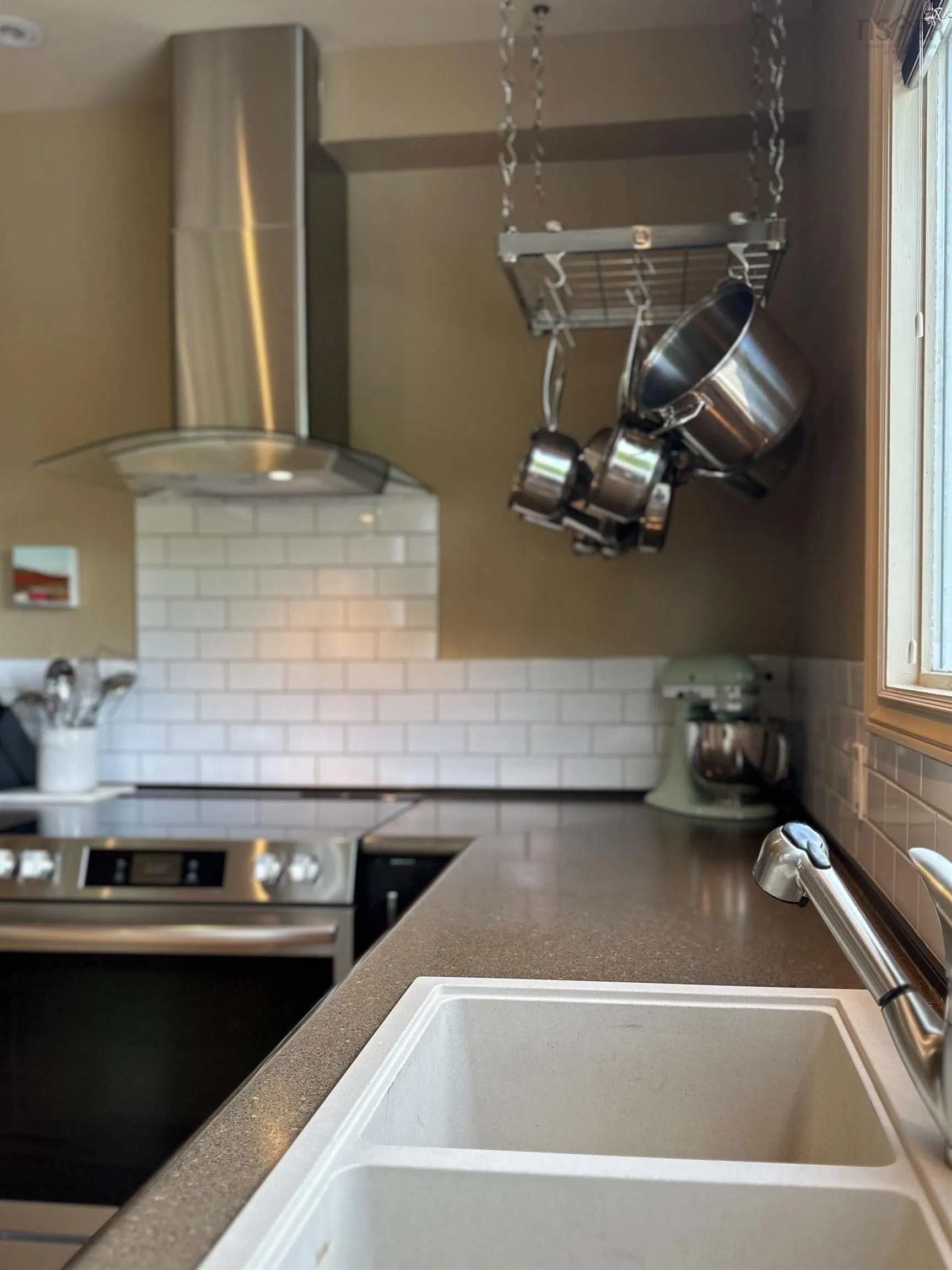 20 Queen Street, Bridgewater, NS B4V 1P2, 4 Bedrooms Bedrooms, ,2 BathroomsBathrooms,Residential,For Sale,Queen,202513484