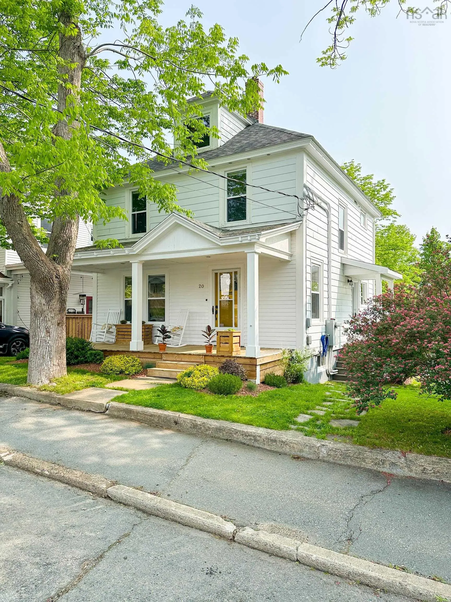 20 Queen Street, Bridgewater, NS B4V 1P2, 4 Bedrooms Bedrooms, ,2 BathroomsBathrooms,Residential,For Sale,Queen,202513484