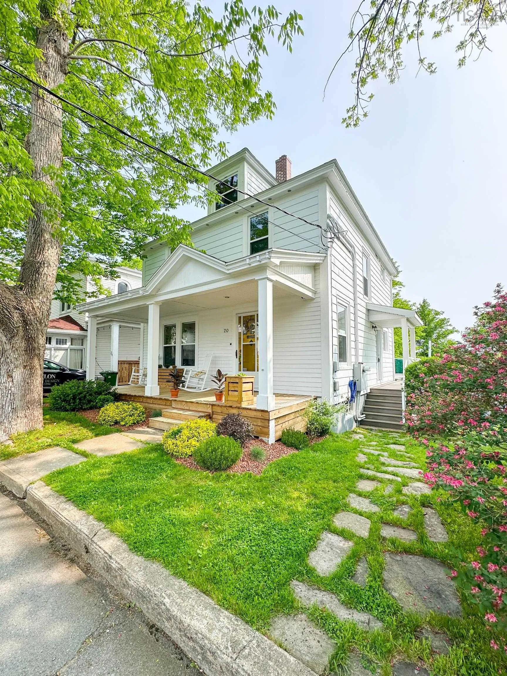 20 Queen Street, Bridgewater, NS B4V 1P2, 4 Bedrooms Bedrooms, ,2 BathroomsBathrooms,Residential,For Sale,Queen,202513484