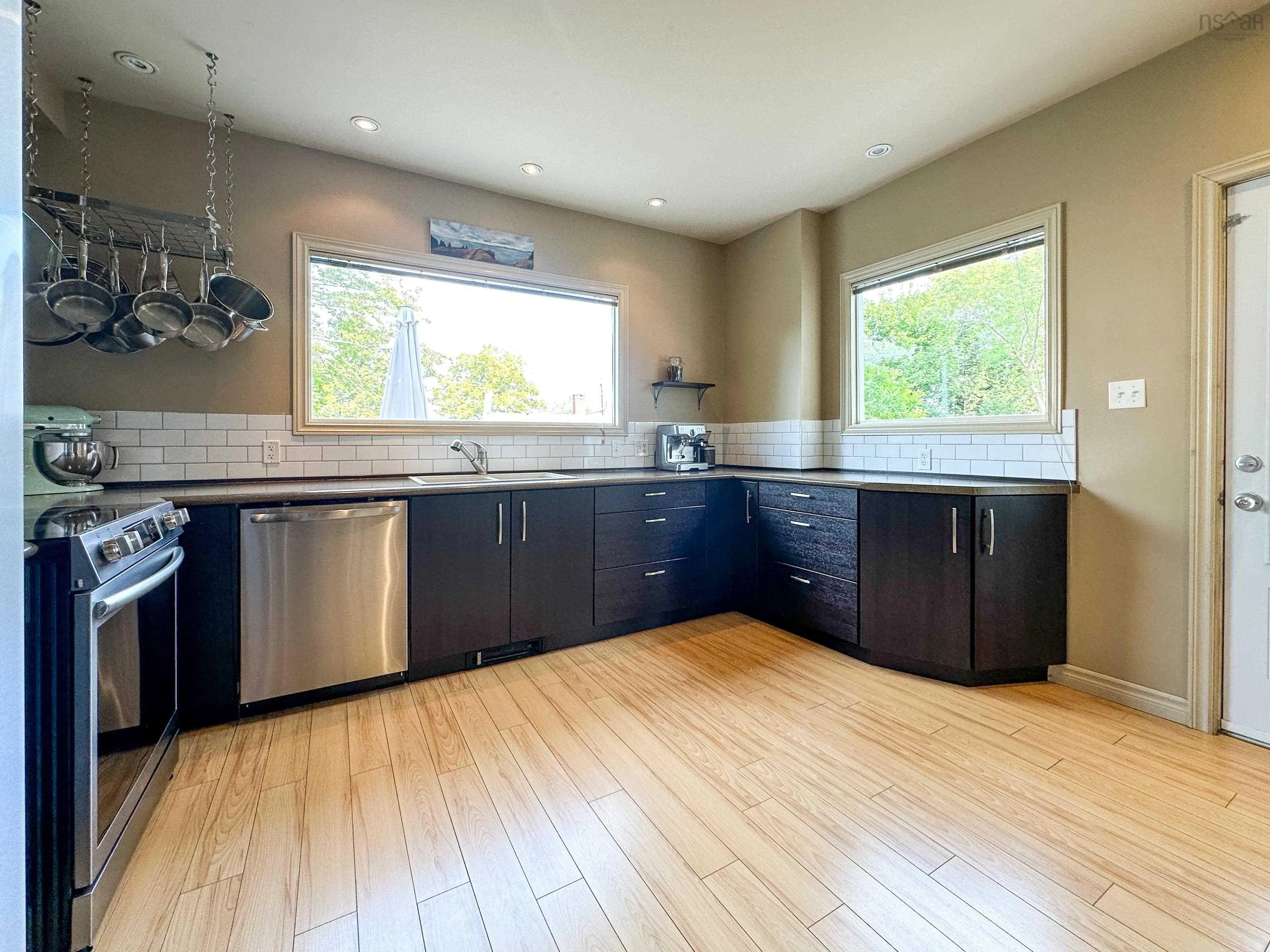 20 Queen Street, Bridgewater, NS B4V 1P2, 4 Bedrooms Bedrooms, ,2 BathroomsBathrooms,Residential,For Sale,Queen,202513484