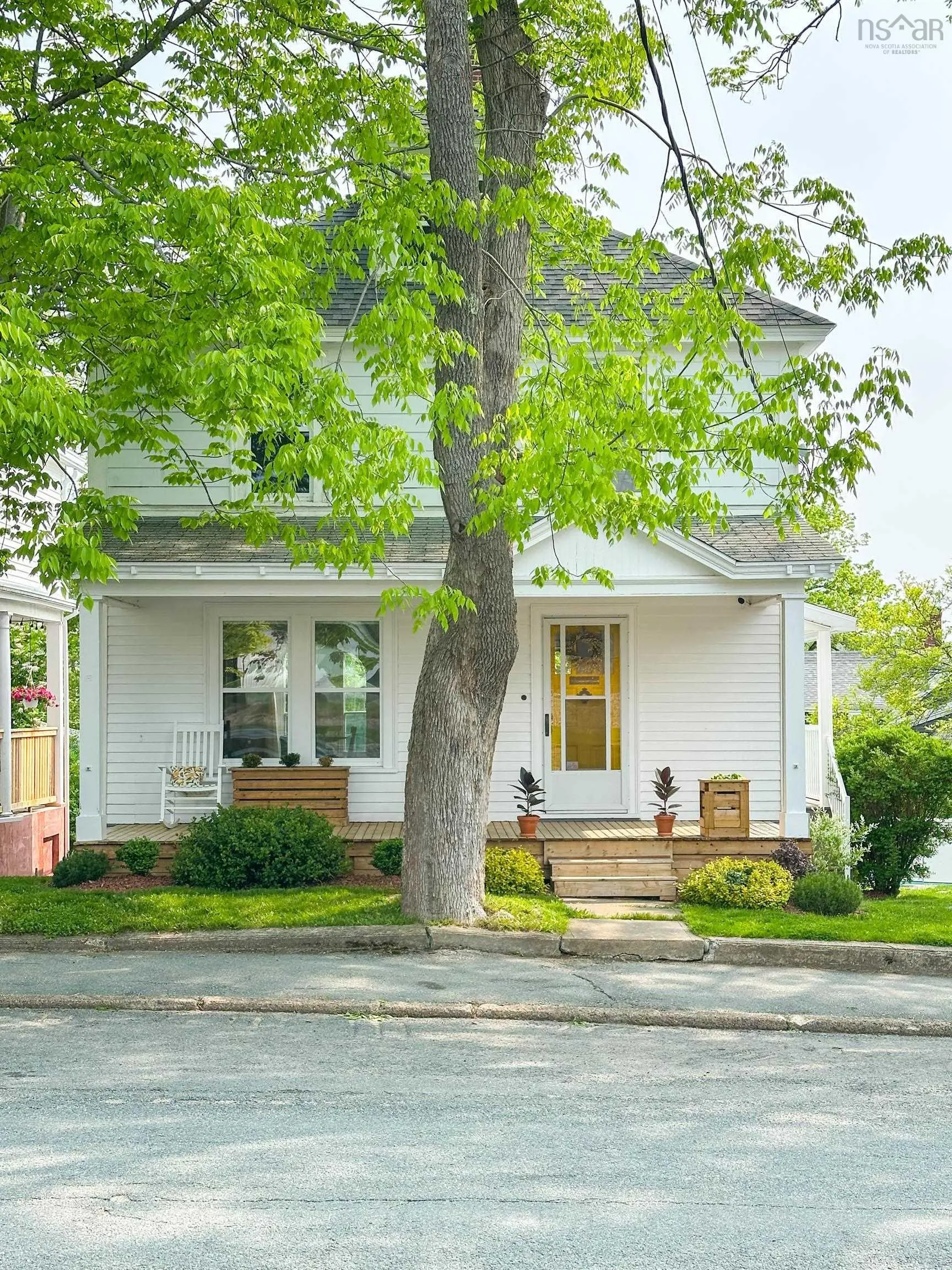 20 Queen Street, Bridgewater, NS B4V 1P2, 4 Bedrooms Bedrooms, ,2 BathroomsBathrooms,Residential,For Sale,Queen,202513484