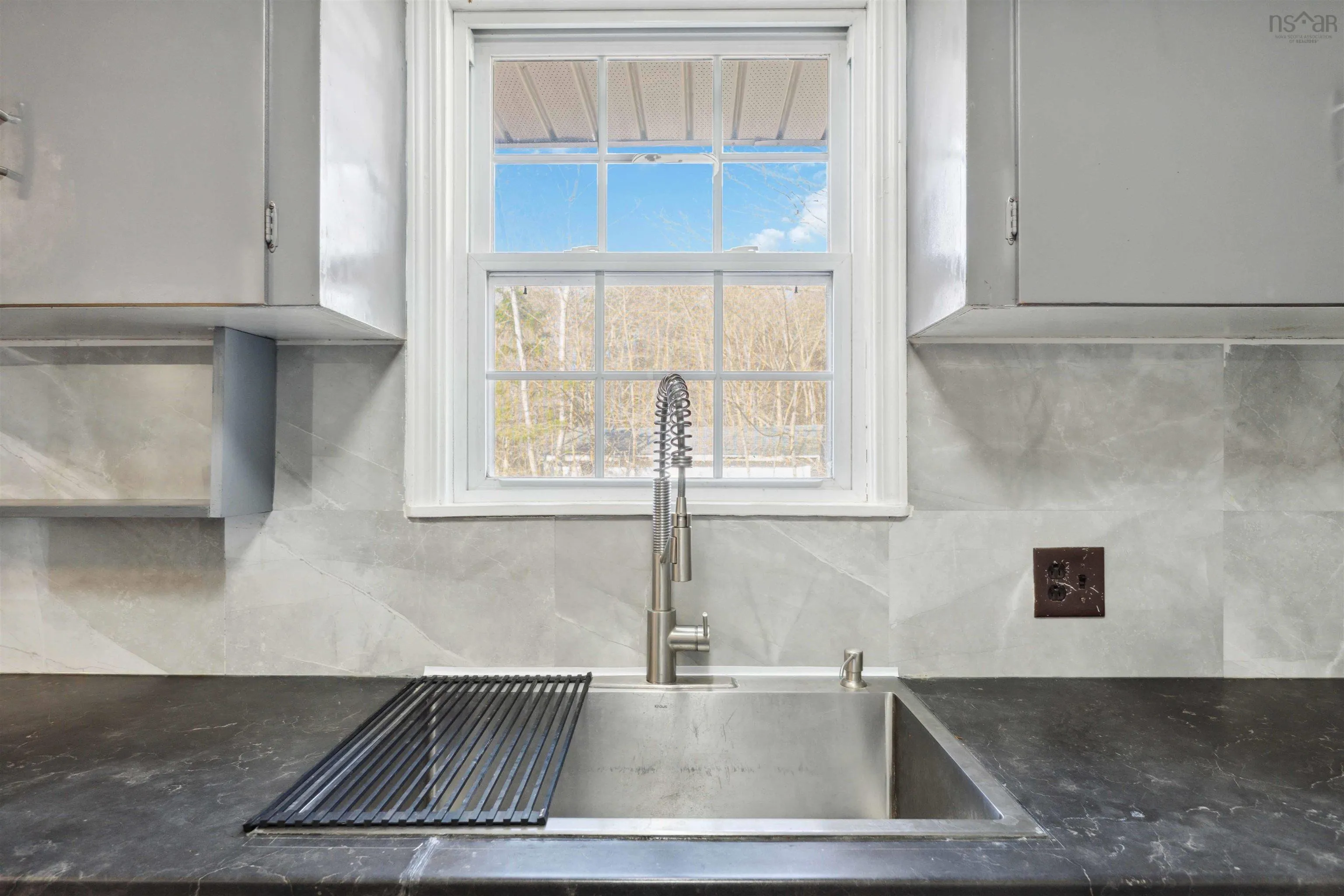 1586 Webster Street, Coldbrook, NS B4R 1A2, 5 Bedrooms Bedrooms, ,2 BathroomsBathrooms,Residential,For Sale,Webster,202522439